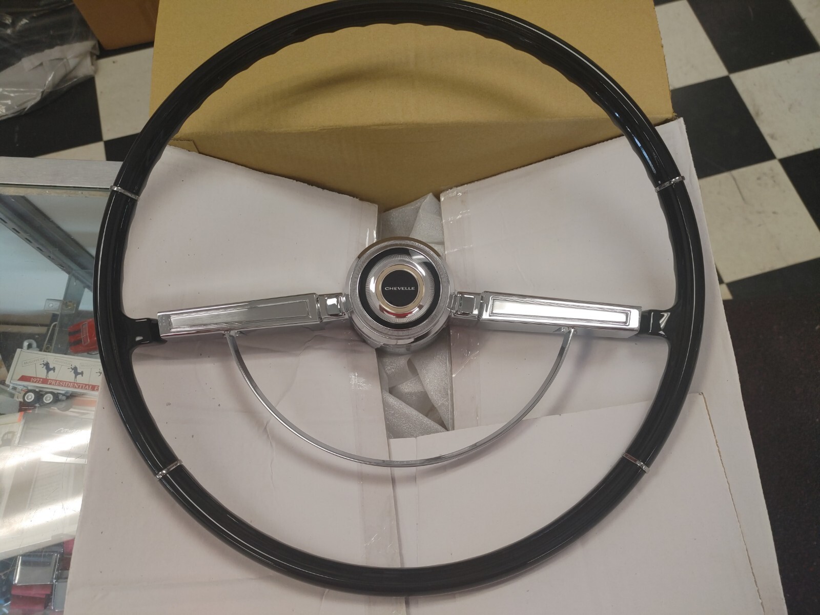 1966 Chevelle, El Camino NEW reproduction steering wheel, complete (VERY NICE) 1966 Chevelle, El Camino NEW reproduction steering wheel, complete (VERY NICE)