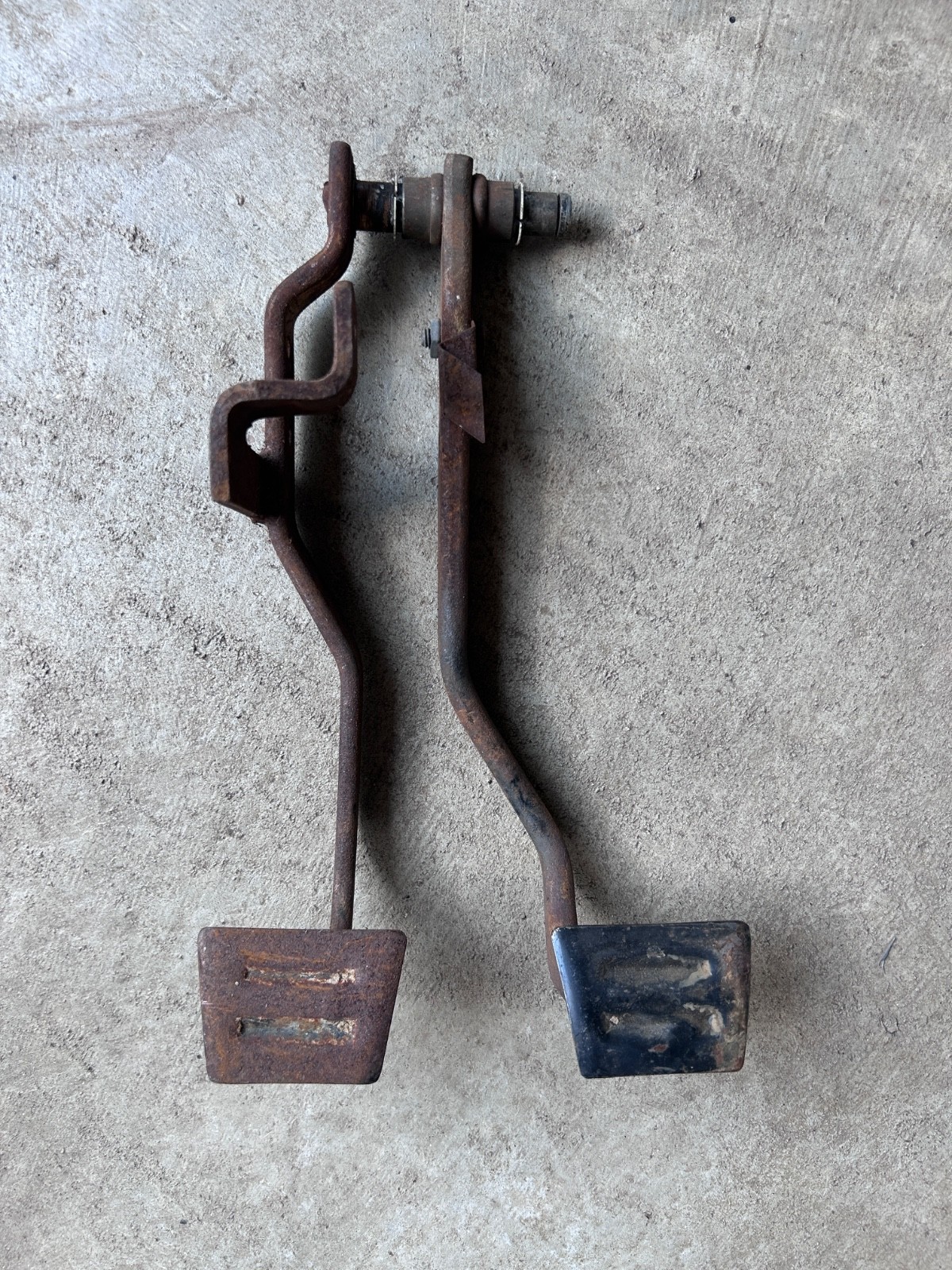 1964 - 1966 Chevelle, El Camino 4 speed Brake and Clutch Pedals GM original 1964 - 1966 Chevelle, El Camino 4 speed Brake and Clutch Pedals GM original