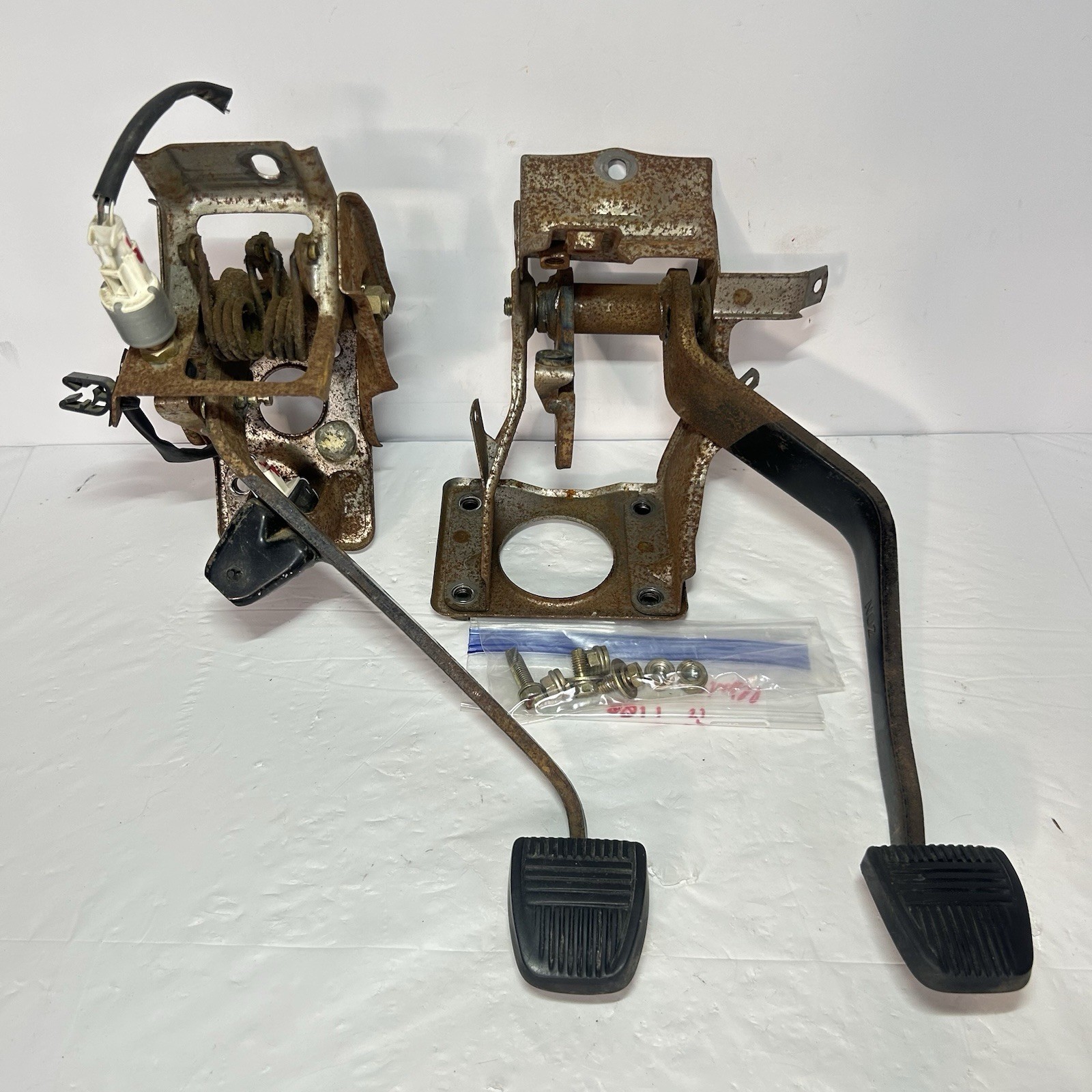 1993-1998 Toyota T-100 Truck Manual Clutch Brake Pedal Set 5 Speed *READ*