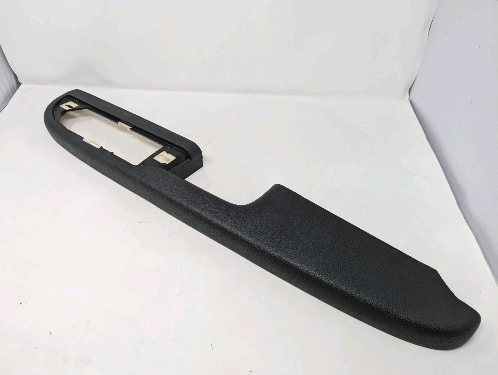 2007 - 2009 Chevrolet Tahoe GMC Yukon Door Panel Armrest Black Front Right 2007 - 2009 Chevrolet Tahoe GMC Yukon Door Panel Armrest Black Front Right