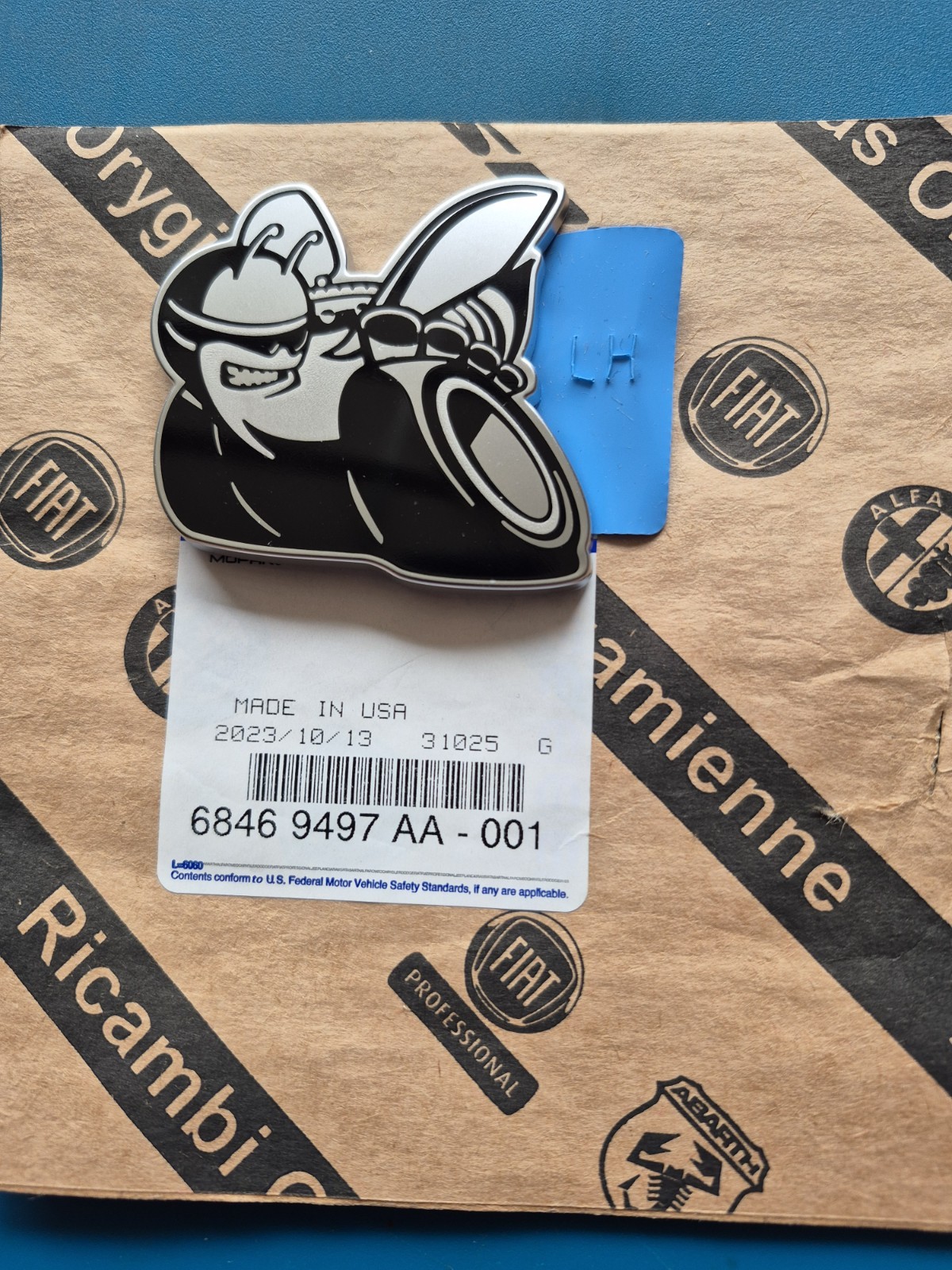 NEW Dodge Challenger SCAT PACK Hemi Non-color LH Fender Nameplate / Emblem,OEM NEW Dodge Challenger SCAT PACK Hemi Non-color LH Fender Nameplate / Emblem,OEM