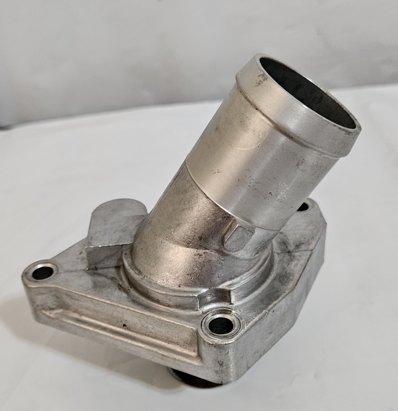 MotoRad Engine Coolant Thermostat Housing For Nissan MotoRad Engine Coolant Thermostat Housing For Nissan