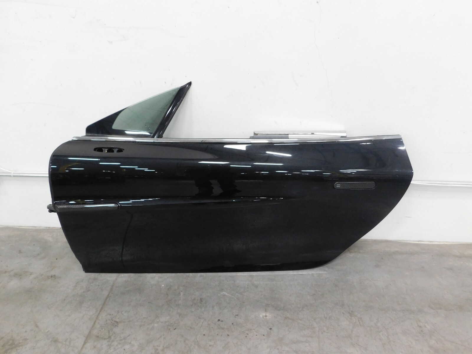 2014 12 - 18 Aston Martin V12 Vanquish Left Driver Door #1697 Y6