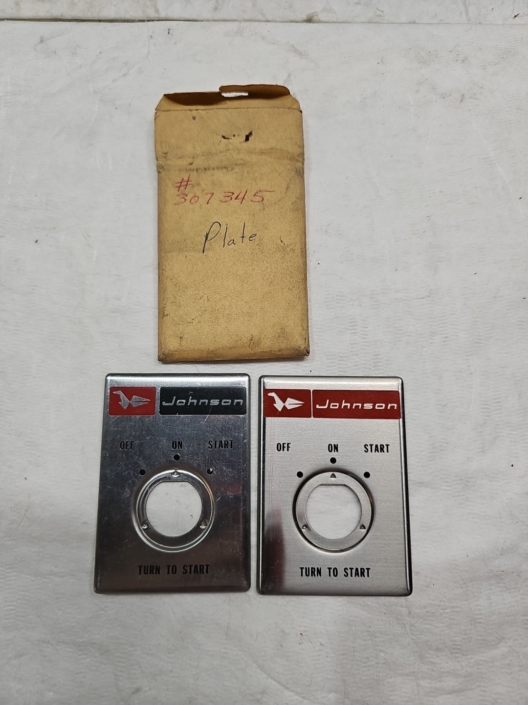 New Lot Of 2 OMC BRP 0307345 307345 SWITCH PANNEL PLATE VINTAGE Boat Parts New Lot Of 2 OMC BRP 0307345 307345 SWITCH PANNEL PLATE VINTAGE Boat Parts