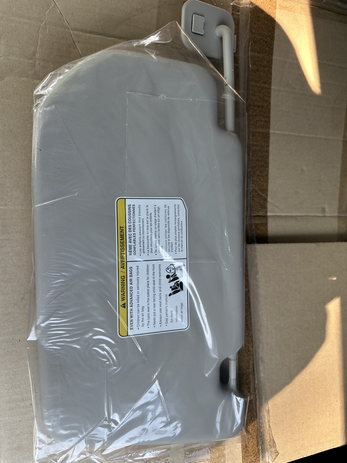 2021-2025 Nissan Rogue Sun Visor (96400-6RA4A) 2021-2025 Nissan Rogue Sun Visor (96400-6RA4A)