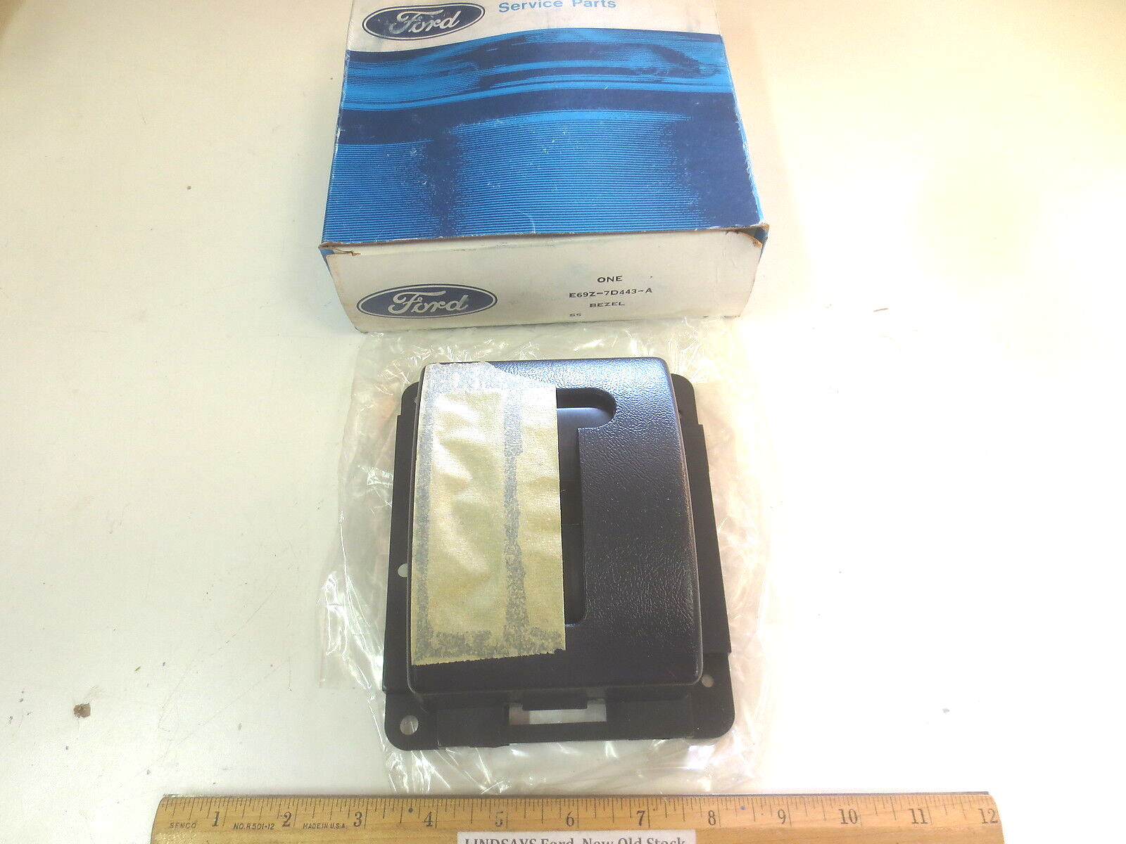 FORD 1986/1989 AEROSTAR BEZEL ASSY. (TRANSMISSION SHIFT INDICATOR) 