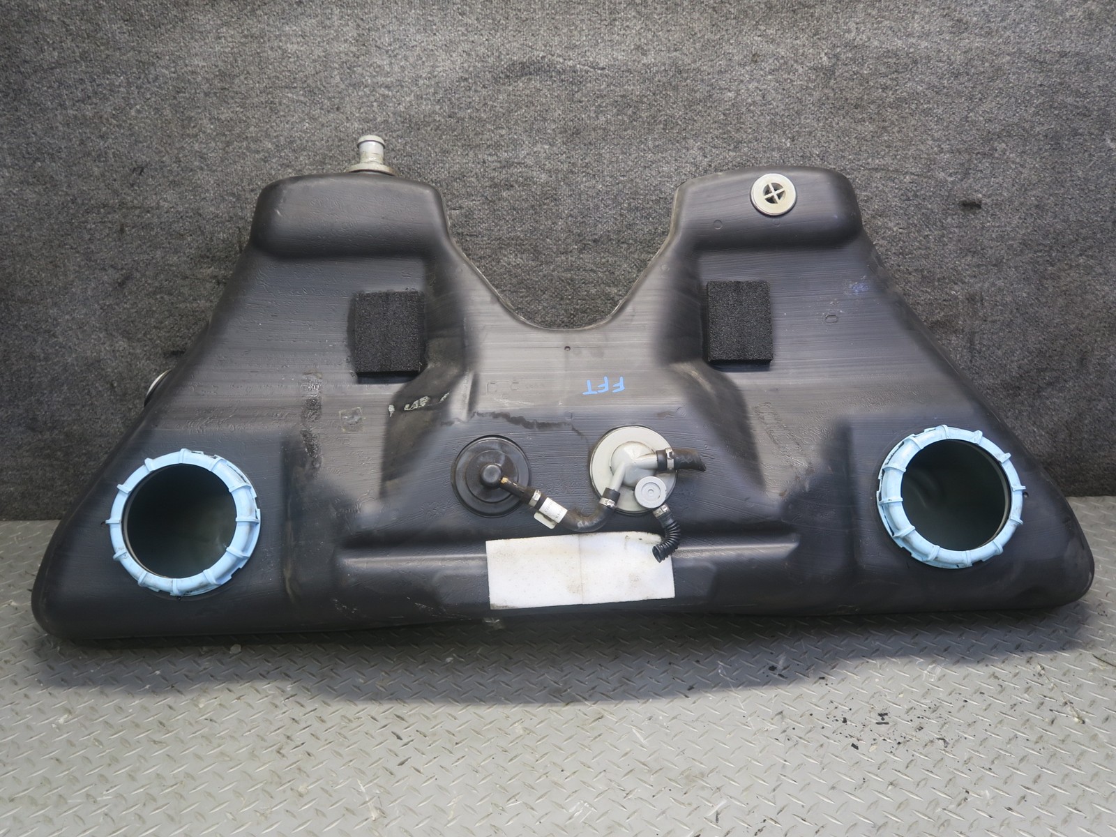 03-05 FORD THUNDERBIRD GAS FUEL TANK UNIT OEM