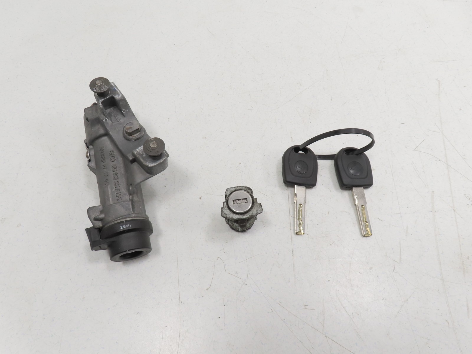 06 Lamborghini Gallardo #1310 Lock Pair, Door & Ignition Cylinders w/ Key 4B0905 06 Lamborghini Gallardo #1310 Lock Pair, Door & Ignition Cylinders w/ Key 4B0905
