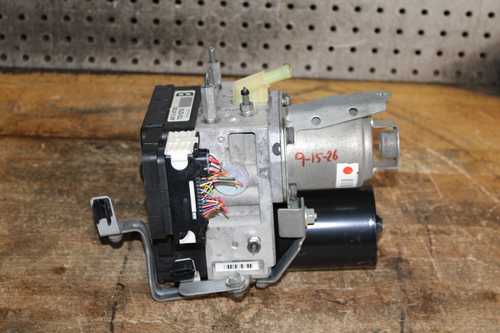 04-09 Toyota Prius Hybrid ABS Brake Pump Hydraulic Anti-Lock Module System OEM 04-09 Toyota Prius Hybrid ABS Brake Pump Hydraulic Anti-Lock Module System OEM