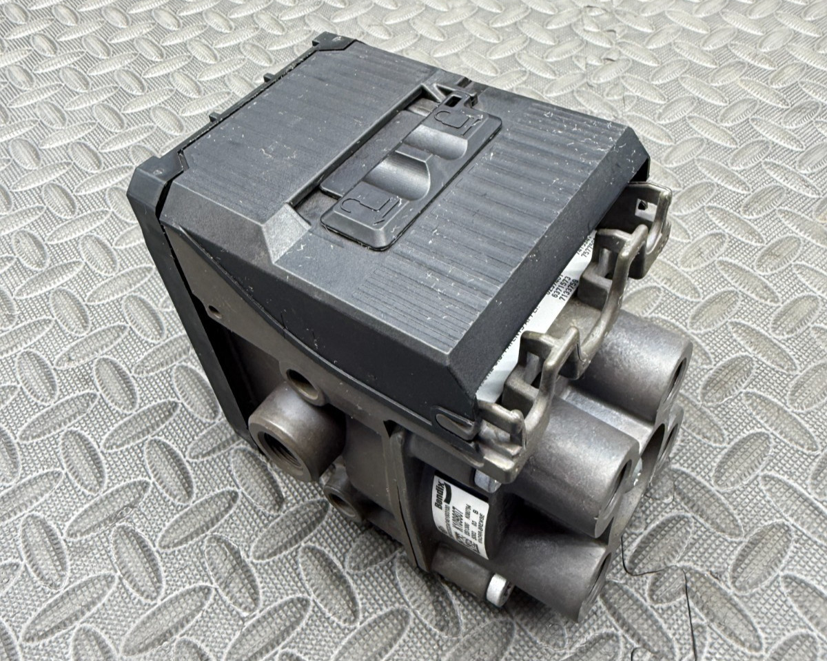 Bendix K109807 TABS-6 Standard Trailer ABS Electronic Module Valve Bendix K109807 TABS-6 Standard Trailer ABS Electronic Module Valve