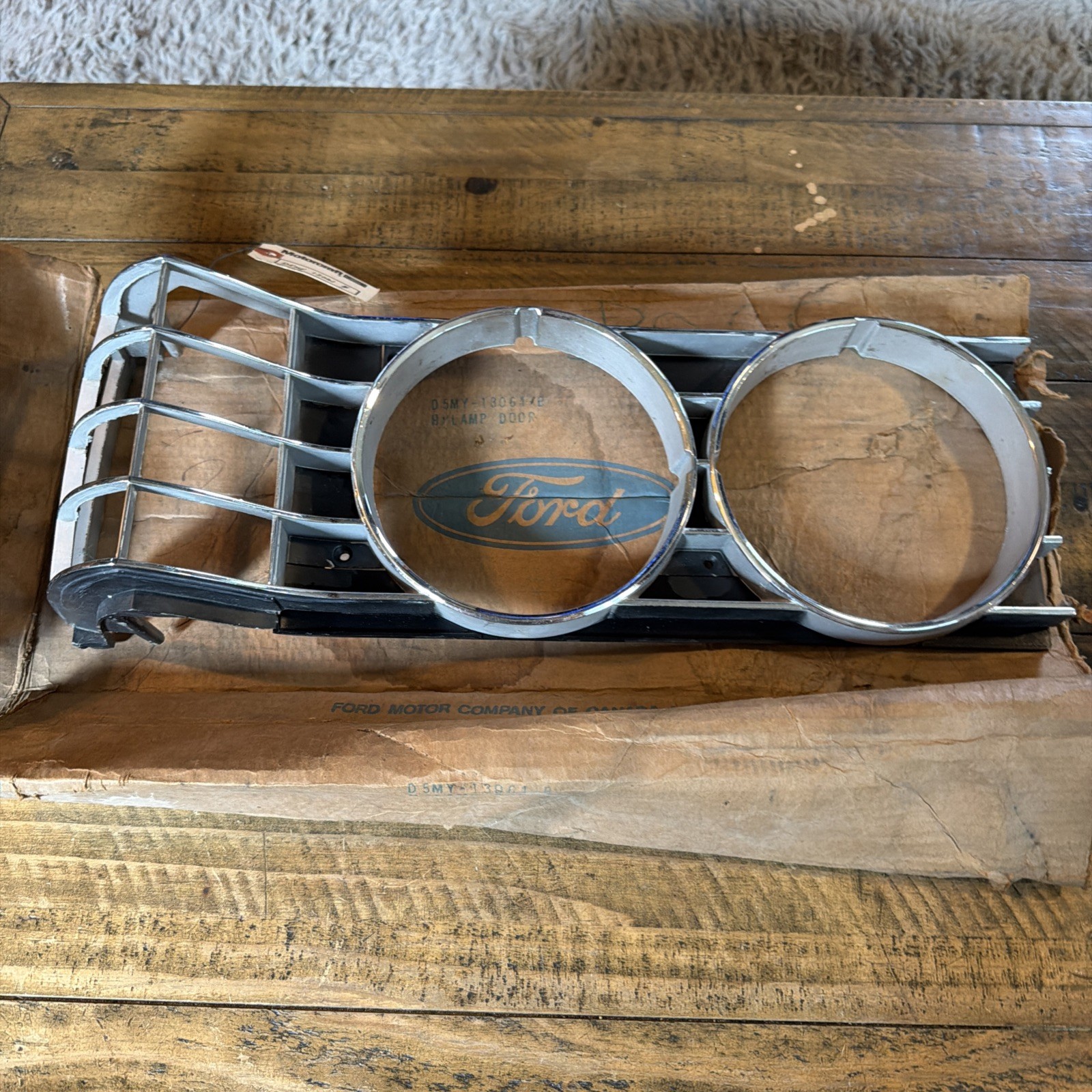 NOS OEM FORD D5MY-13064-B LH Headlight Door Bezel 1975-78 Marquis Colony Park NOS OEM FORD D5MY-13064-B LH Headlight Door Bezel 1975-78 Marquis Colony Park
