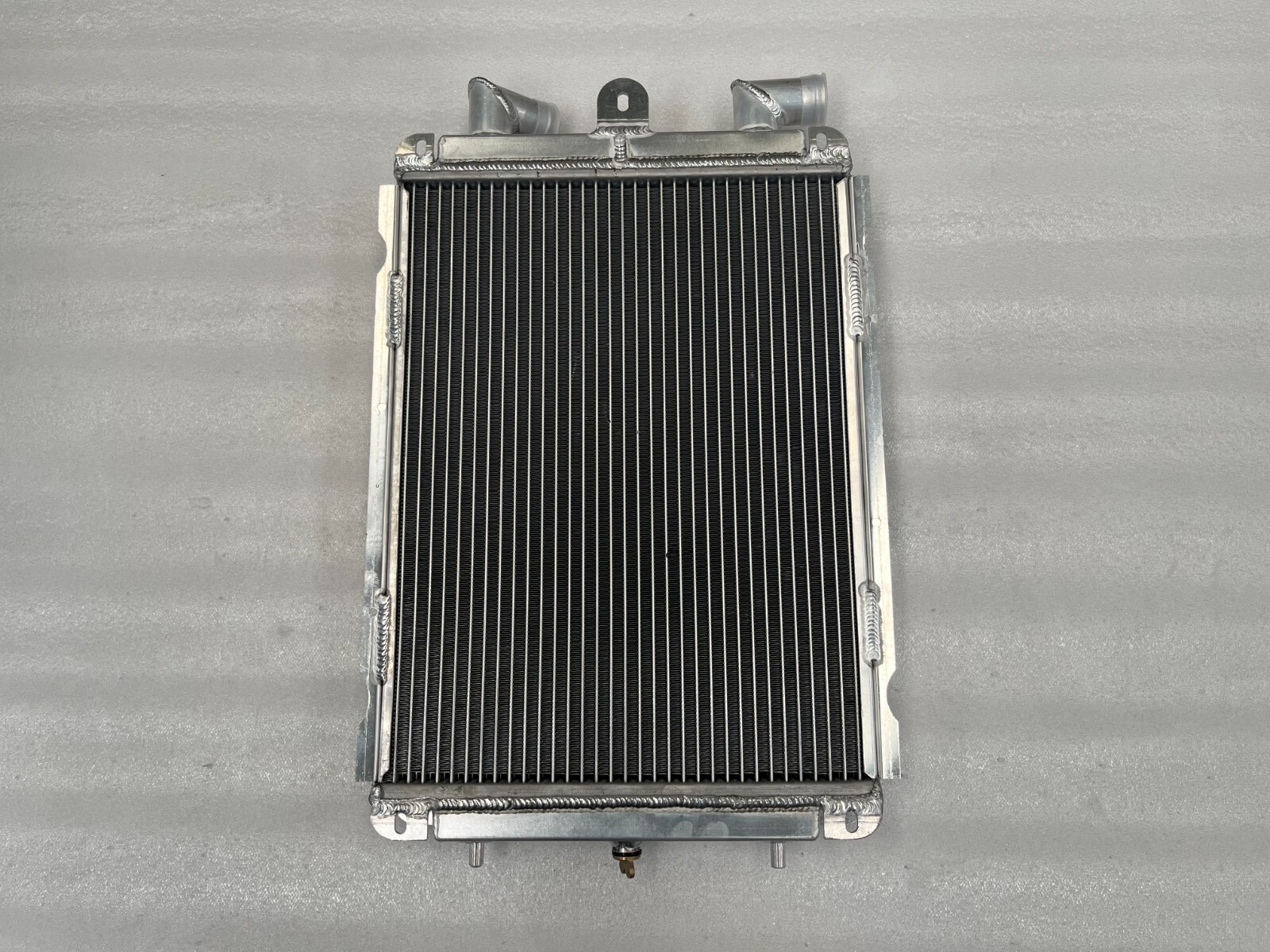 For Ferrari 355 F355 GTS/Spider W/O Sensor Hole 1994-99 Right Side Radiator
