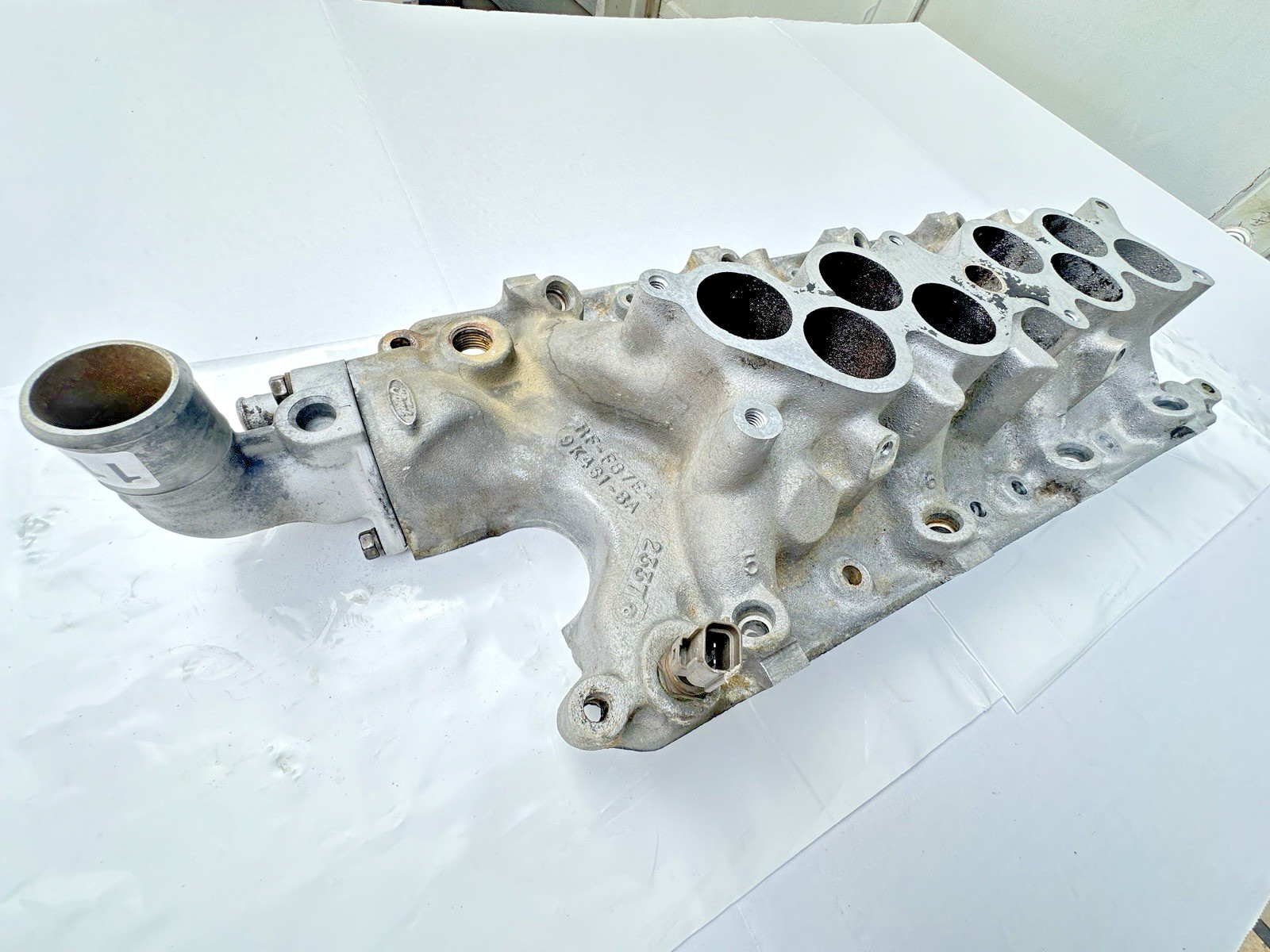 1996 1997 Ford Explorer GT40 5.0L 302 Lower Intake Manifold  RF-F87E-9K461-BA