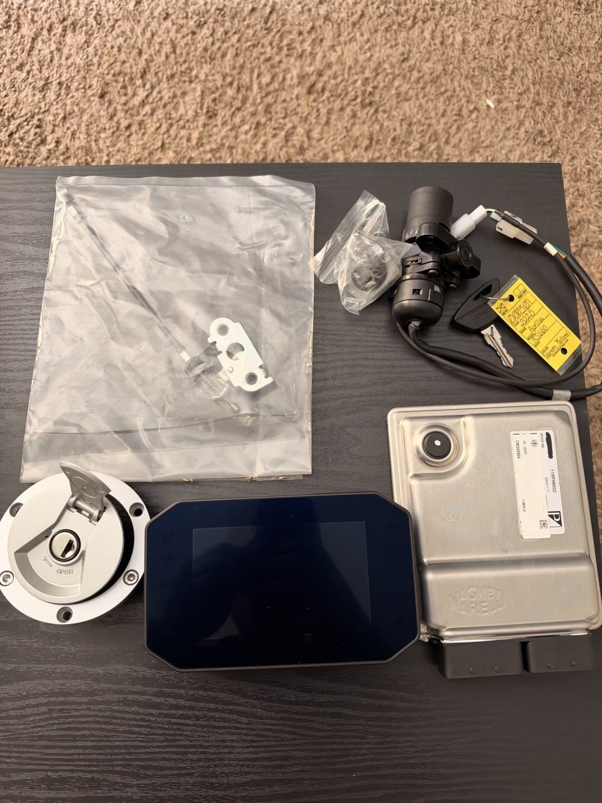 25-2026 APRILIA RS660 RS 660 Dash, ECU, Ignition, Lock Key Set Gas Cap COMPLETE 25-2026 APRILIA RS660 RS 660 Dash, ECU, Ignition, Lock Key Set Gas Cap COMPLETE