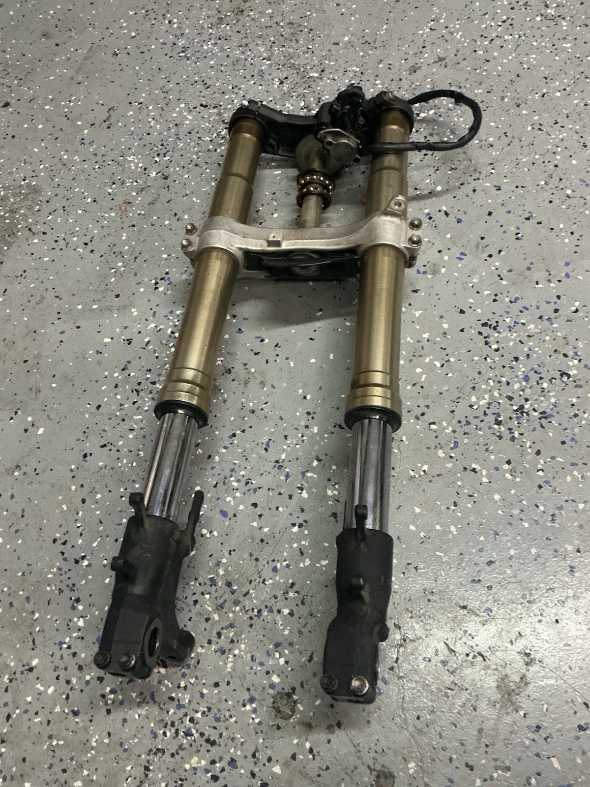 2008-2009 Suzuki GSXR 600 750 gixxer Front Forks Upper Lower trees Key Ignition 2008-2009 Suzuki GSXR 600 750 gixxer Front Forks Upper Lower trees Key Ignition
