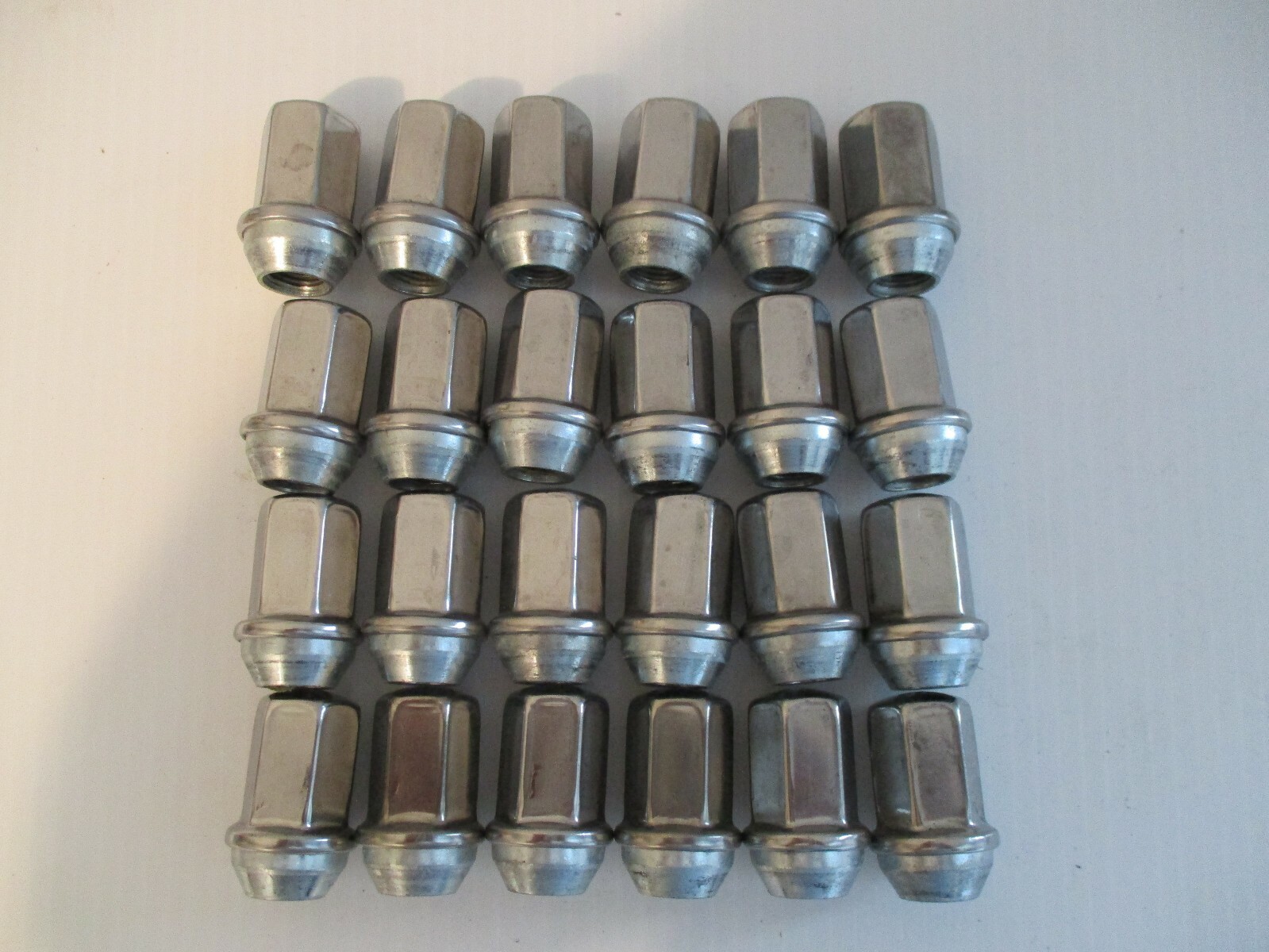 General Motors ( 9596070 ) Wheel Lug Nuts 24 pcs fits 07-Current General Motors ( 9596070 ) Wheel Lug Nuts 24 pcs fits 07-Current