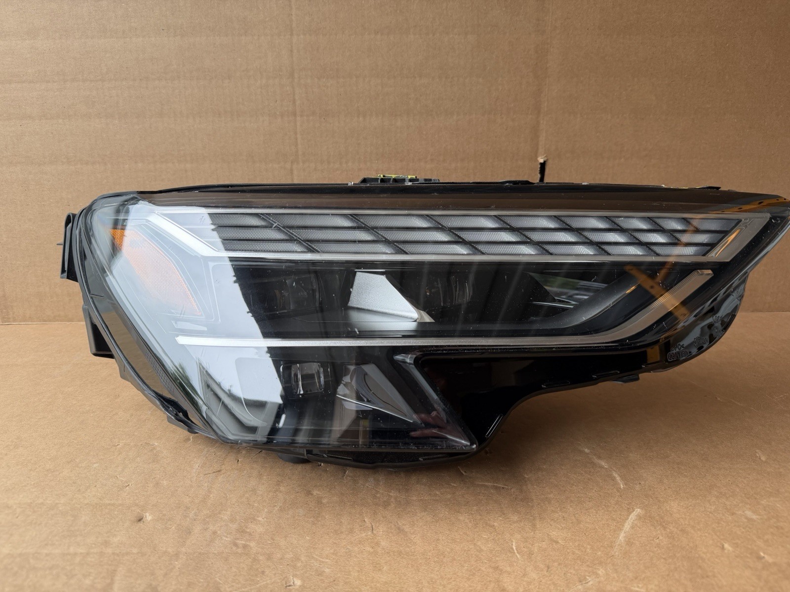Used OEM 2025-2026 AUDI RS3 LED W/O Matrix LED Headlight Complete Right Side Used OEM 2025-2026 AUDI RS3 LED W/O Matrix LED Headlight Complete Right Side