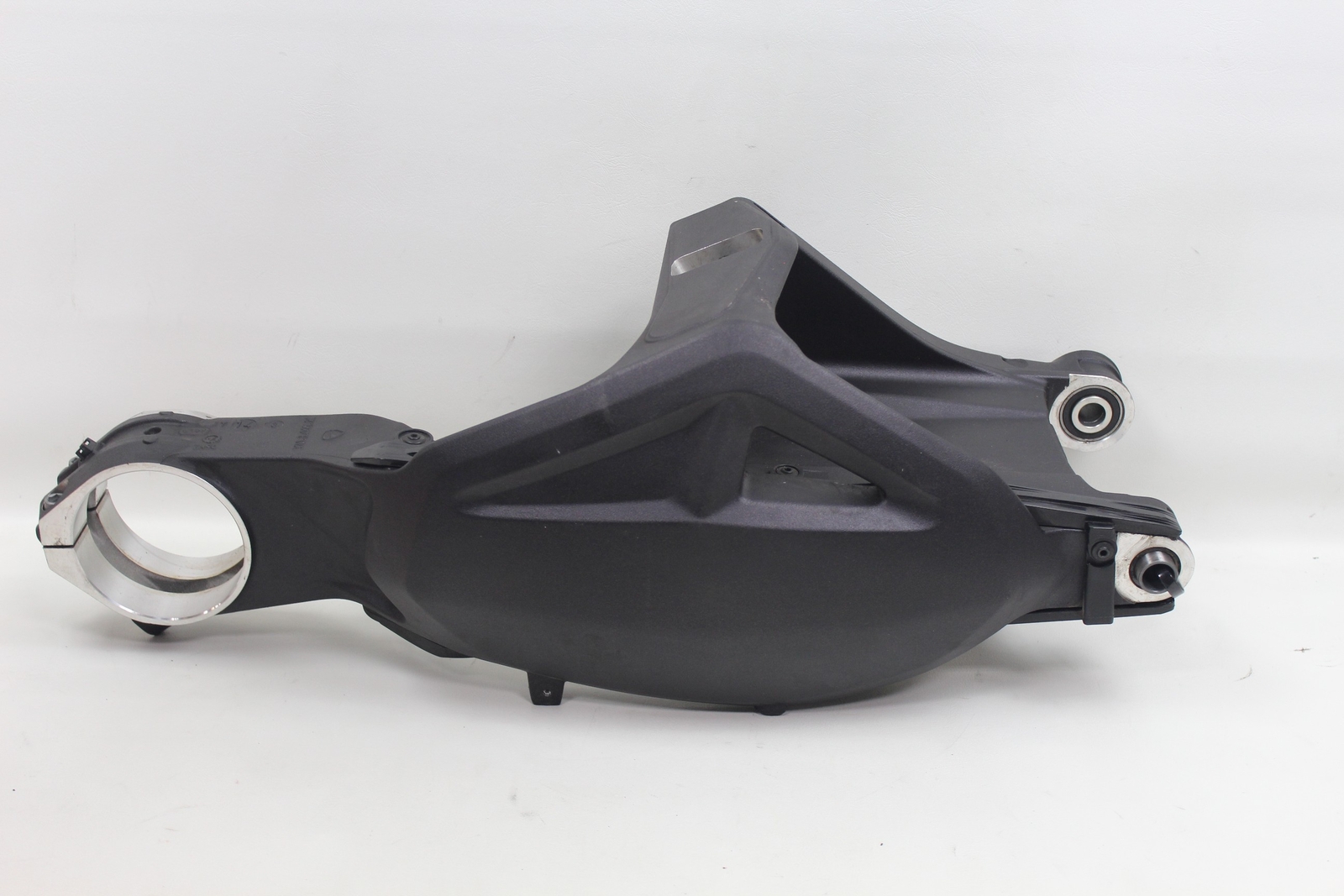 Ducati Diavel Carbon 15-17 OEM Bare Rear Swingarm Suspension 37020953CA NICE
