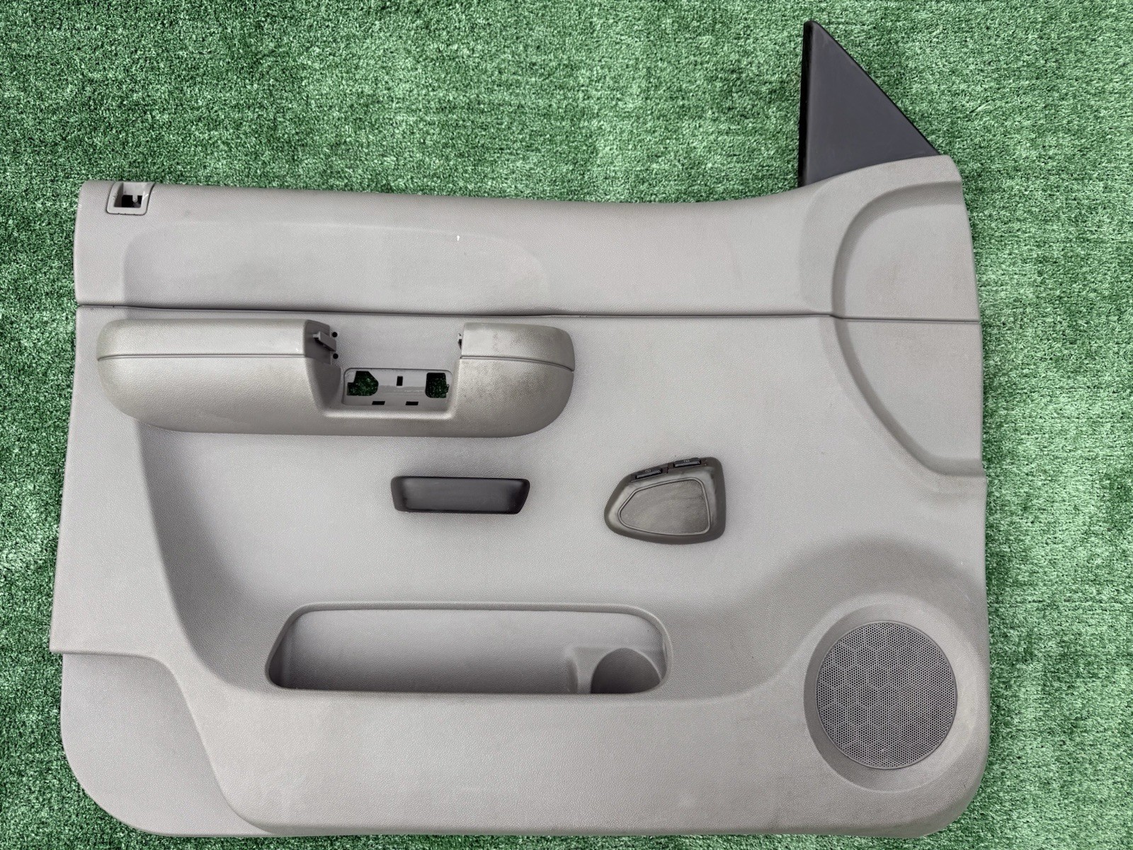 07-13 Silverado/ Sierra DRIVER FRONT (LH) Interior Door Trim Panel Gray | OEM GM