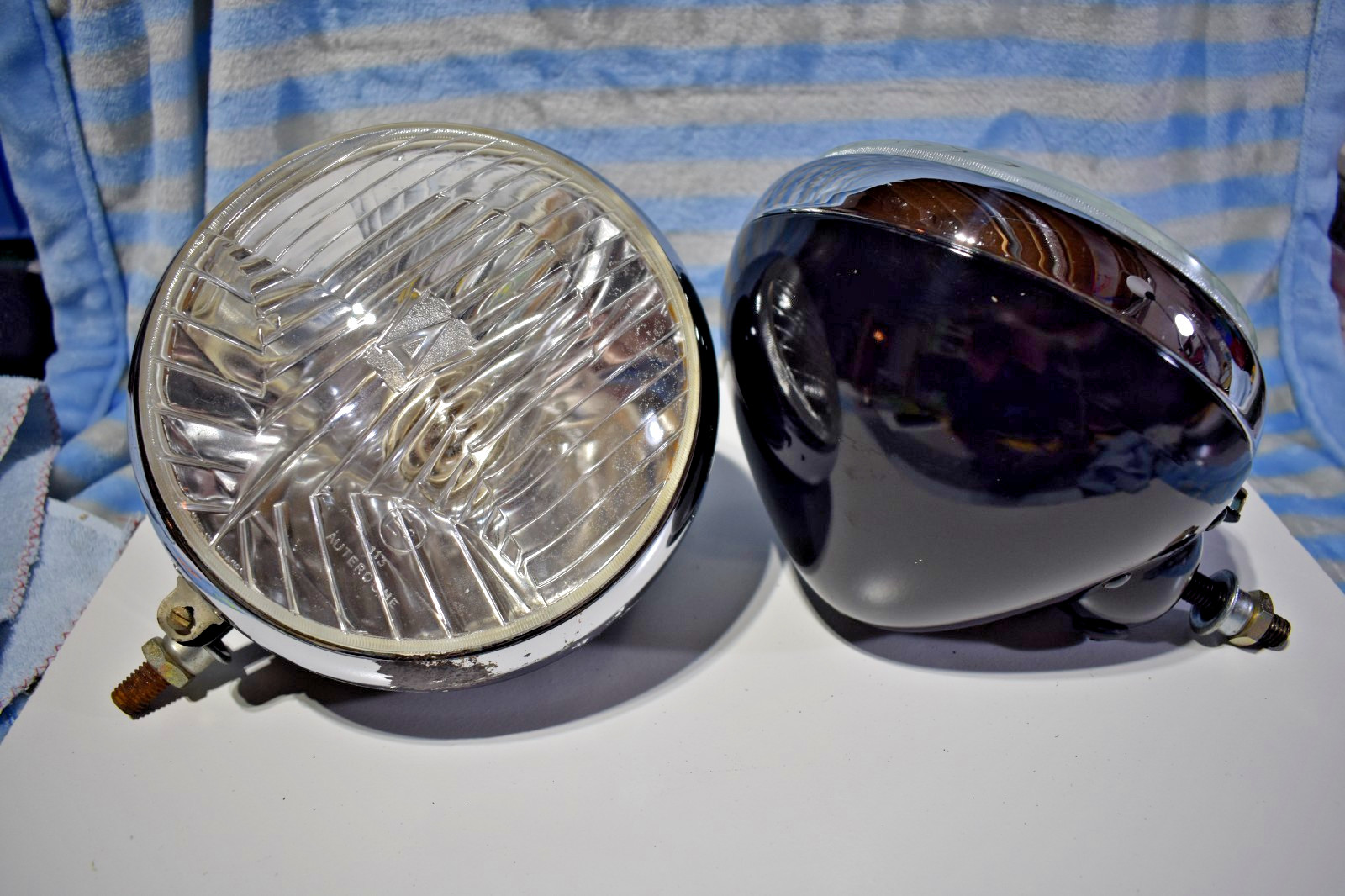 Vintage Pair of Chrome / Black Headlights 7\