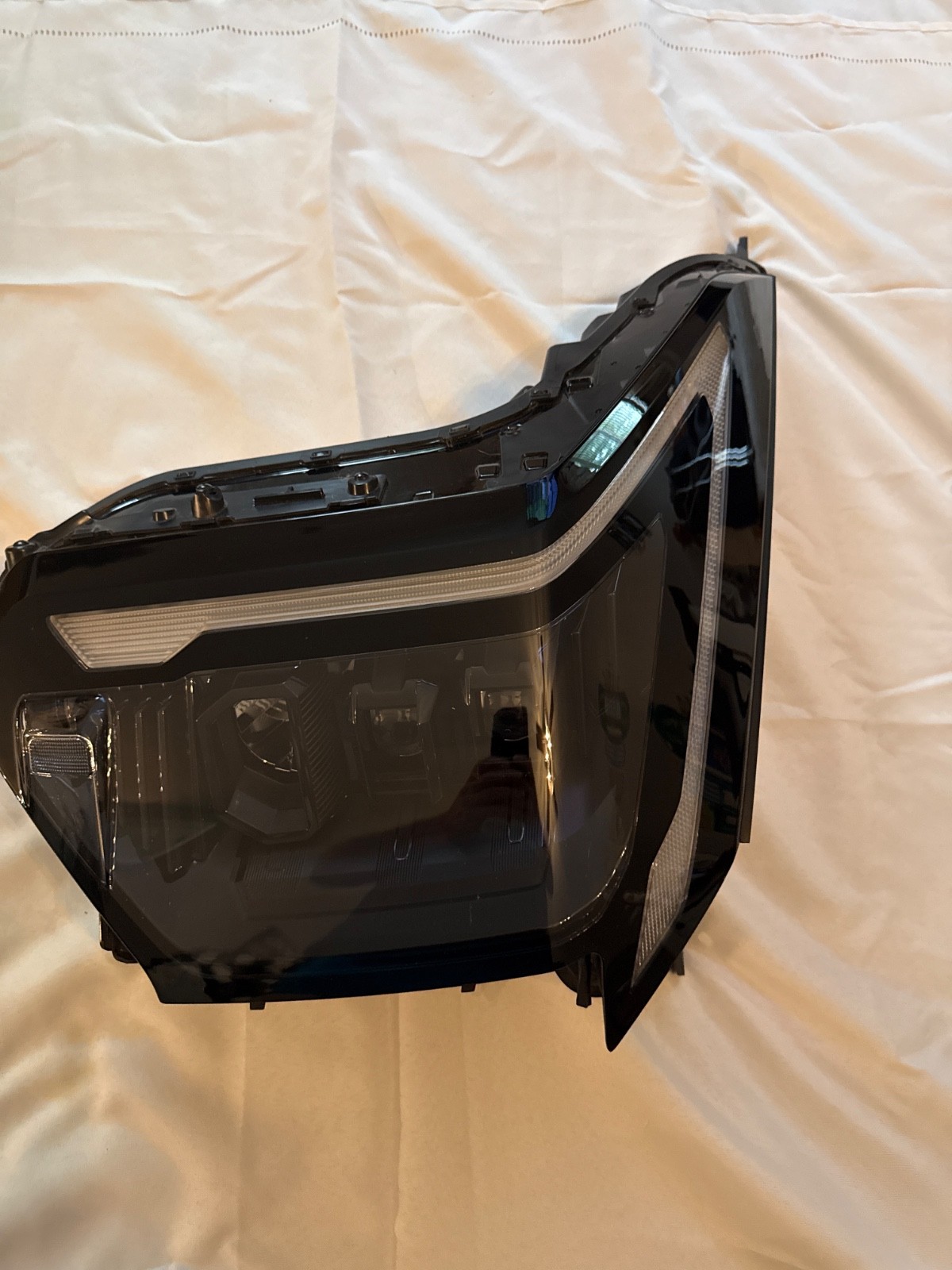 25 26 kia sportage oem rt headlamp used like new no blemishes 25 26 kia sportage oem rt headlamp used like new no blemishes