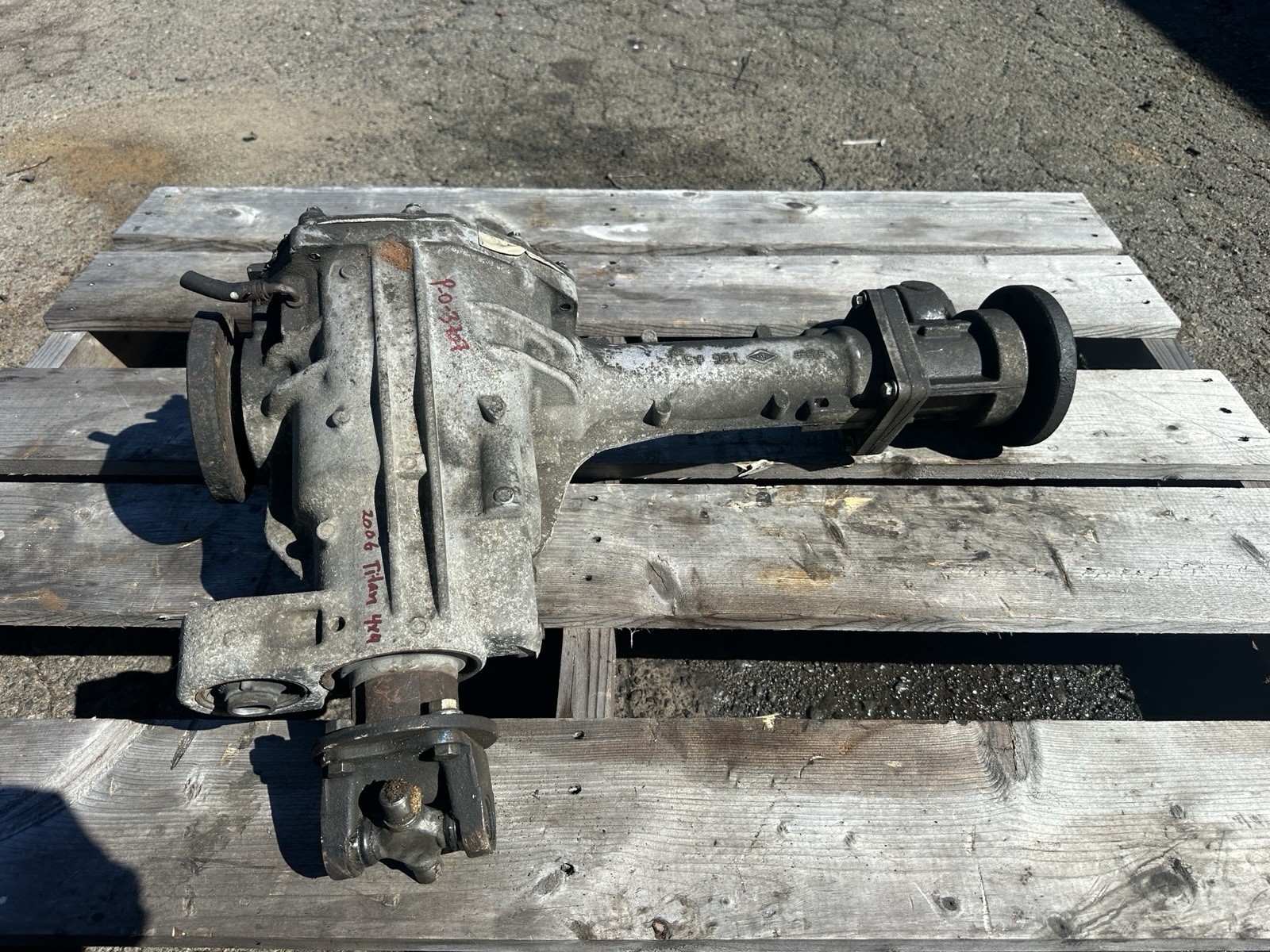 2004-2014 Nissan Titan 5.6L 4WD Front Differential Axle Carrier OEM