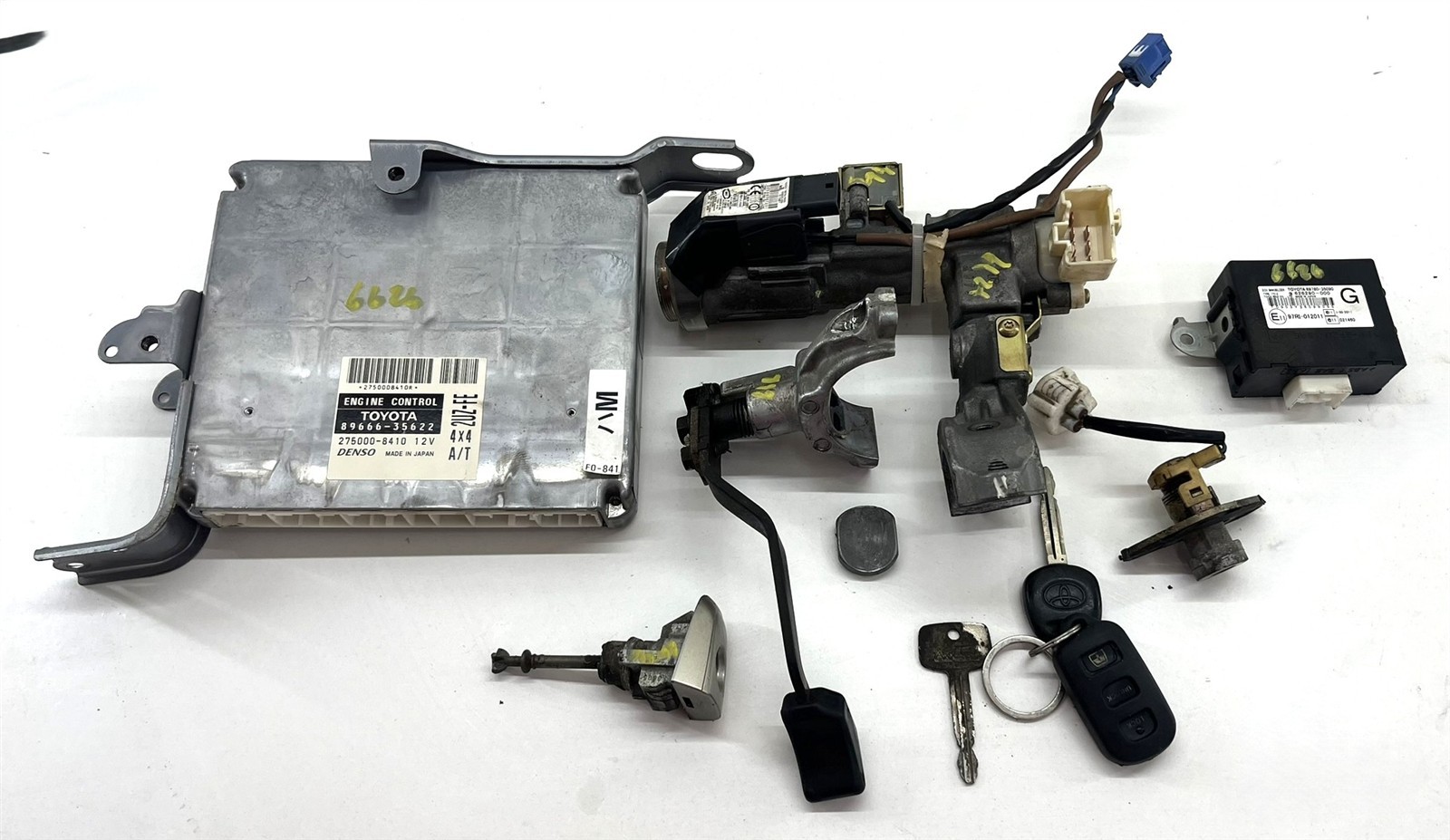 03-05 Toyota 4Runner V8 4x4 AT Engine Computer ECM ECU Lock Key Immobilizer Set