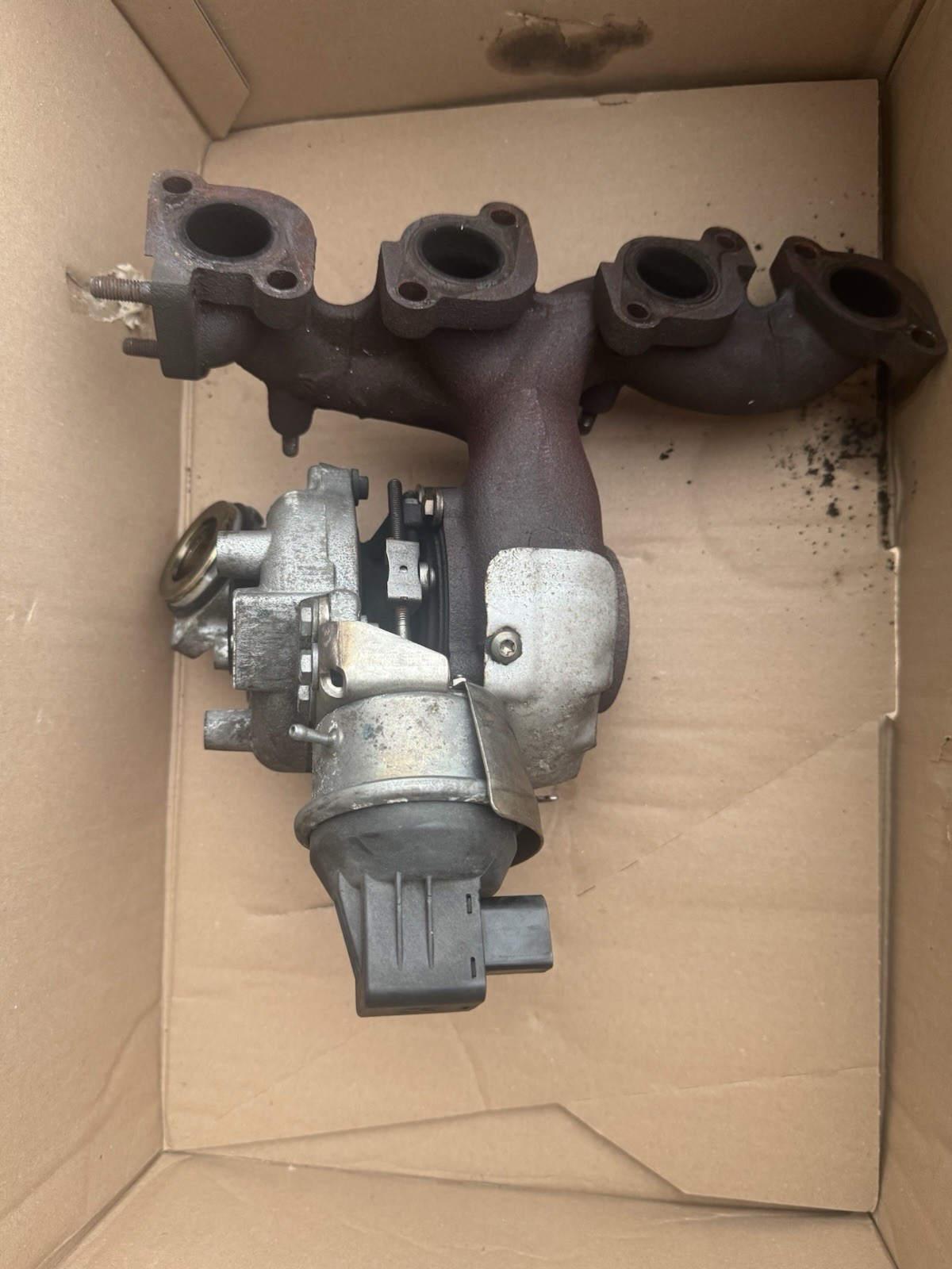 2012 Volkswagen Jetta TDI Sportswagen Turbocharger + boost actuator & manifold 2012 Volkswagen Jetta TDI Sportswagen Turbocharger + boost actuator & manifold
