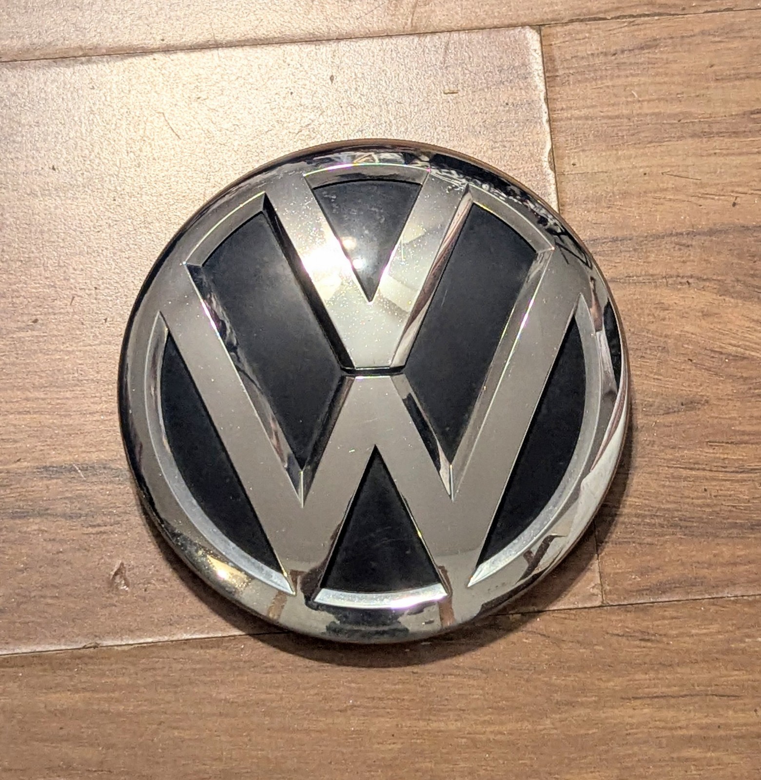 2018-2020 Volkswagen Atlas Front Emblem OEM 2018-2020 Volkswagen Atlas Front Emblem OEM