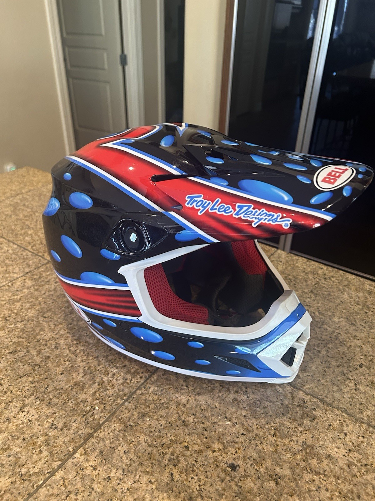 Troy Lee Designs Showtime Motorcycle Helmet. Only Worn A Couple Of Times