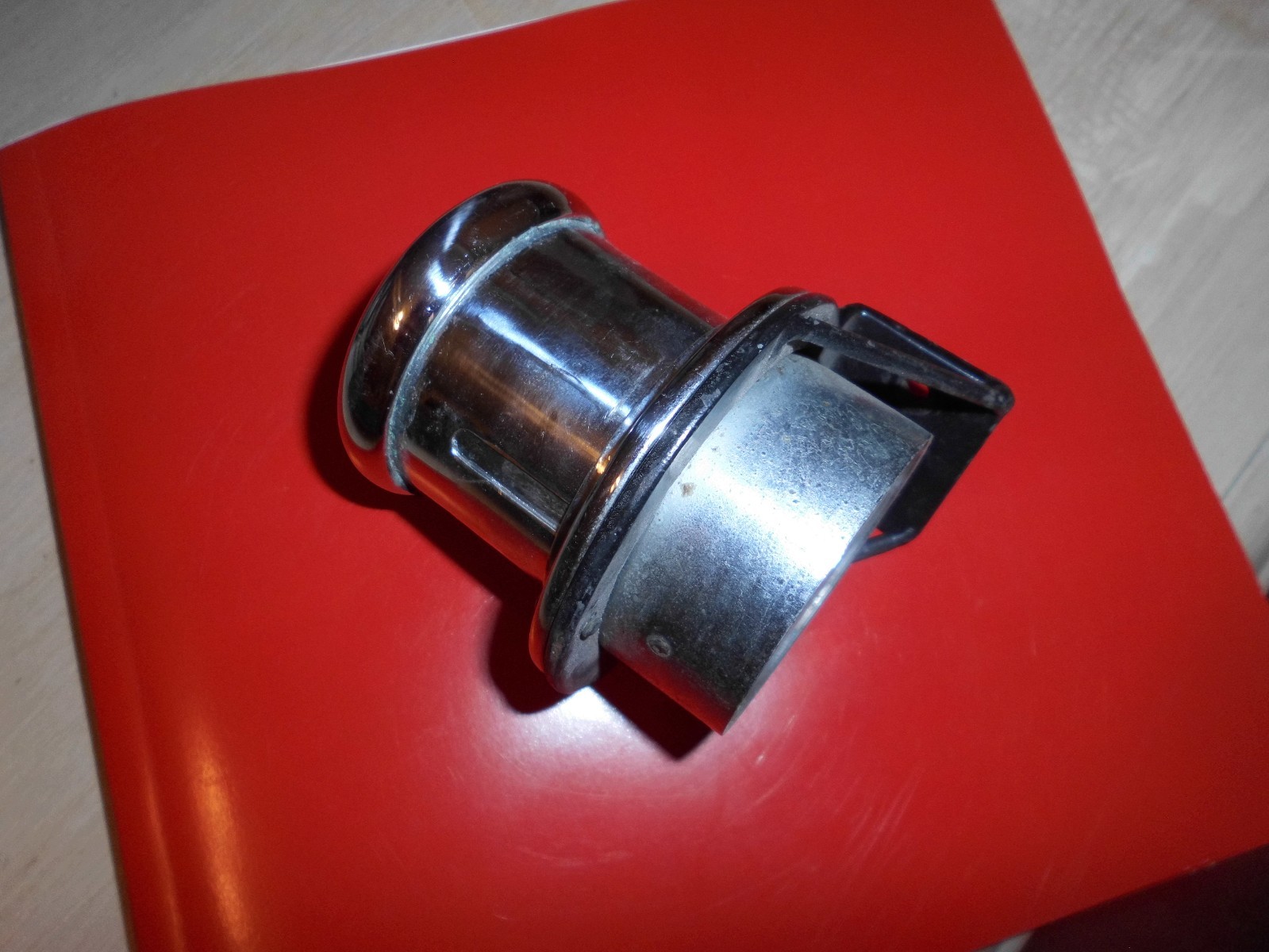 ROLLS ROYCE BENTLEY USED ORIGINAL CHROME ASH TRAY 1946-1955?? ROLLS ROYCE BENTLEY USED ORIGINAL CHROME ASH TRAY 1946-1955??