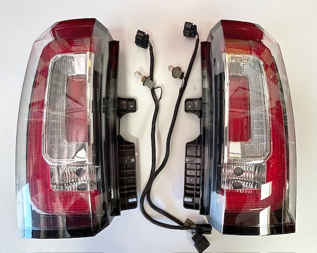 GMC 2017 YOUKON TAIL LIGHTS MINT TAKE OFF'S GMC 2017 YOUKON TAIL LIGHTS MINT TAKE OFF'S