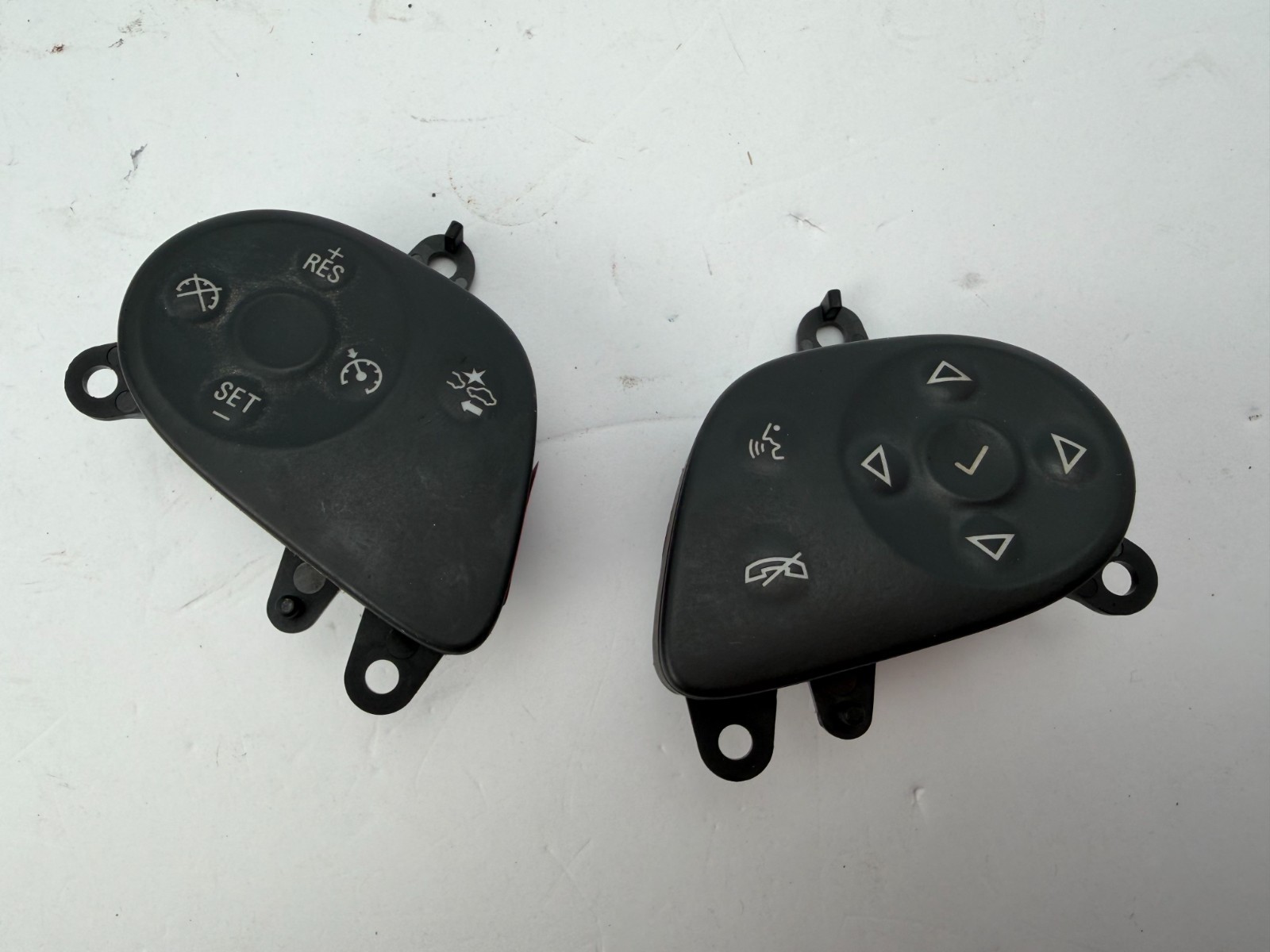 2014-2016 CHEVROLET IMAPALA STEERING CRUISE CONTROL SWITCH OEM 2014-2016 CHEVROLET IMAPALA STEERING CRUISE CONTROL SWITCH OEM