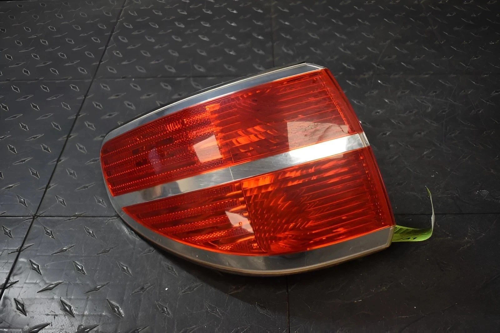2007-2010 Saturn Outlook Left Driver Tail Light Assembly OEM