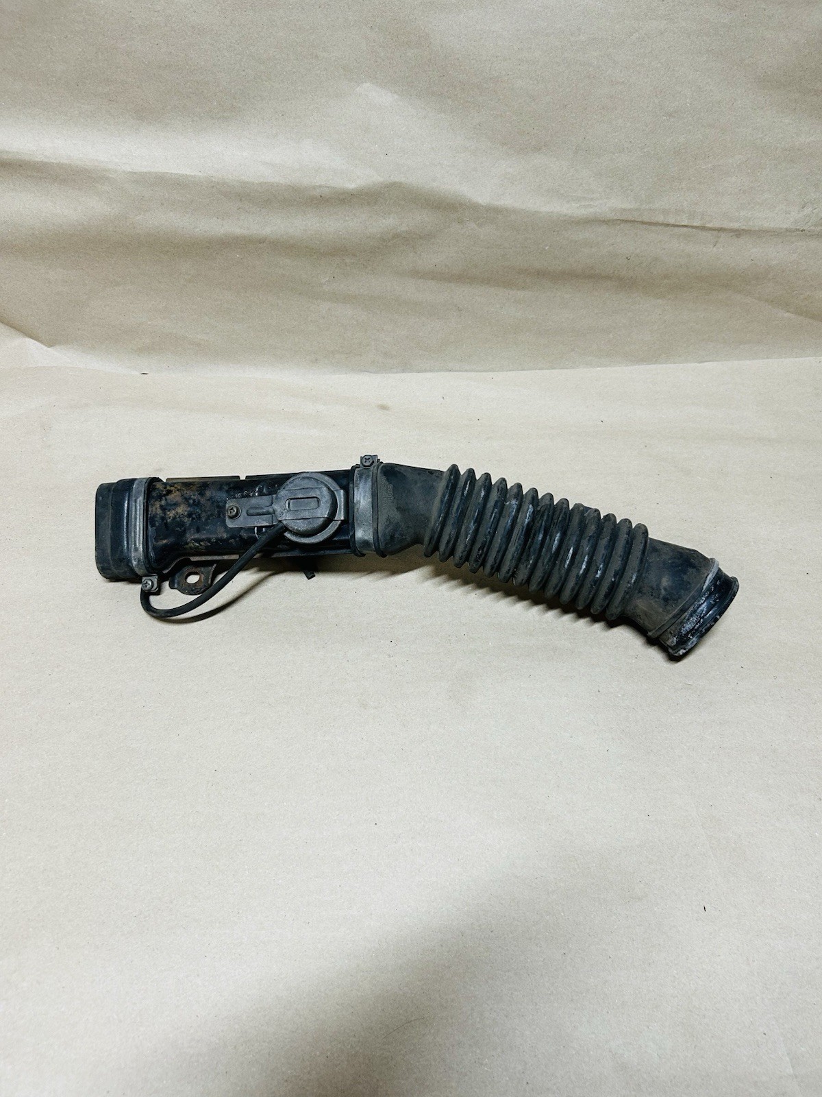 1982-1983 Toyota Celica Air Cleaner Intake Tube And Snout 17881-14010 22R OEM 1982-1983 Toyota Celica Air Cleaner Intake Tube And Snout 17881-14010 22R OEM