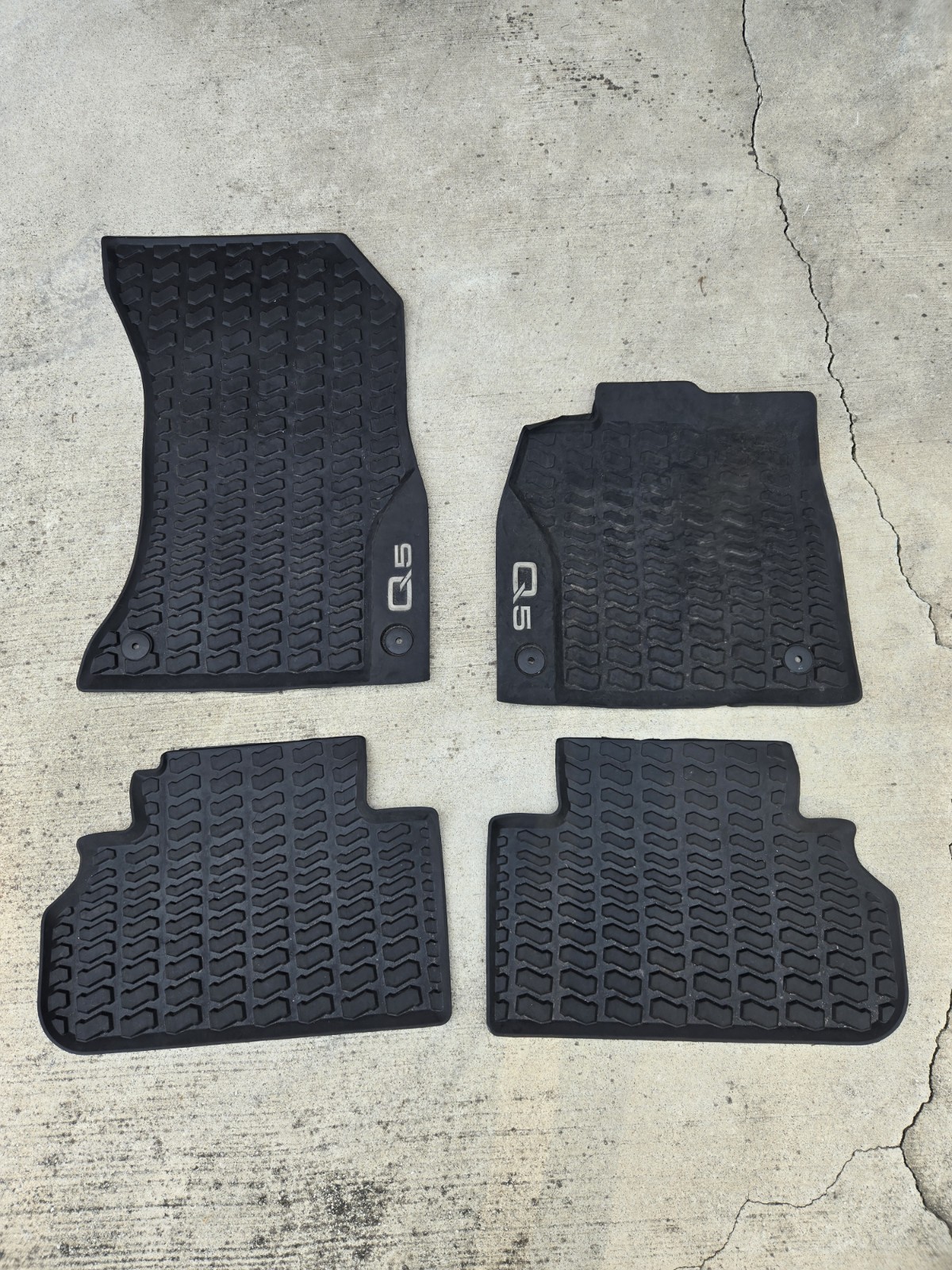 2018-2024 AUDI Q5 SET OF 4 INTERIOR ALL WEATHER RUBBER FLOOR MAT 80B061501 OEM 2018-2024 AUDI Q5 SET OF 4 INTERIOR ALL WEATHER RUBBER FLOOR MAT 80B061501 OEM