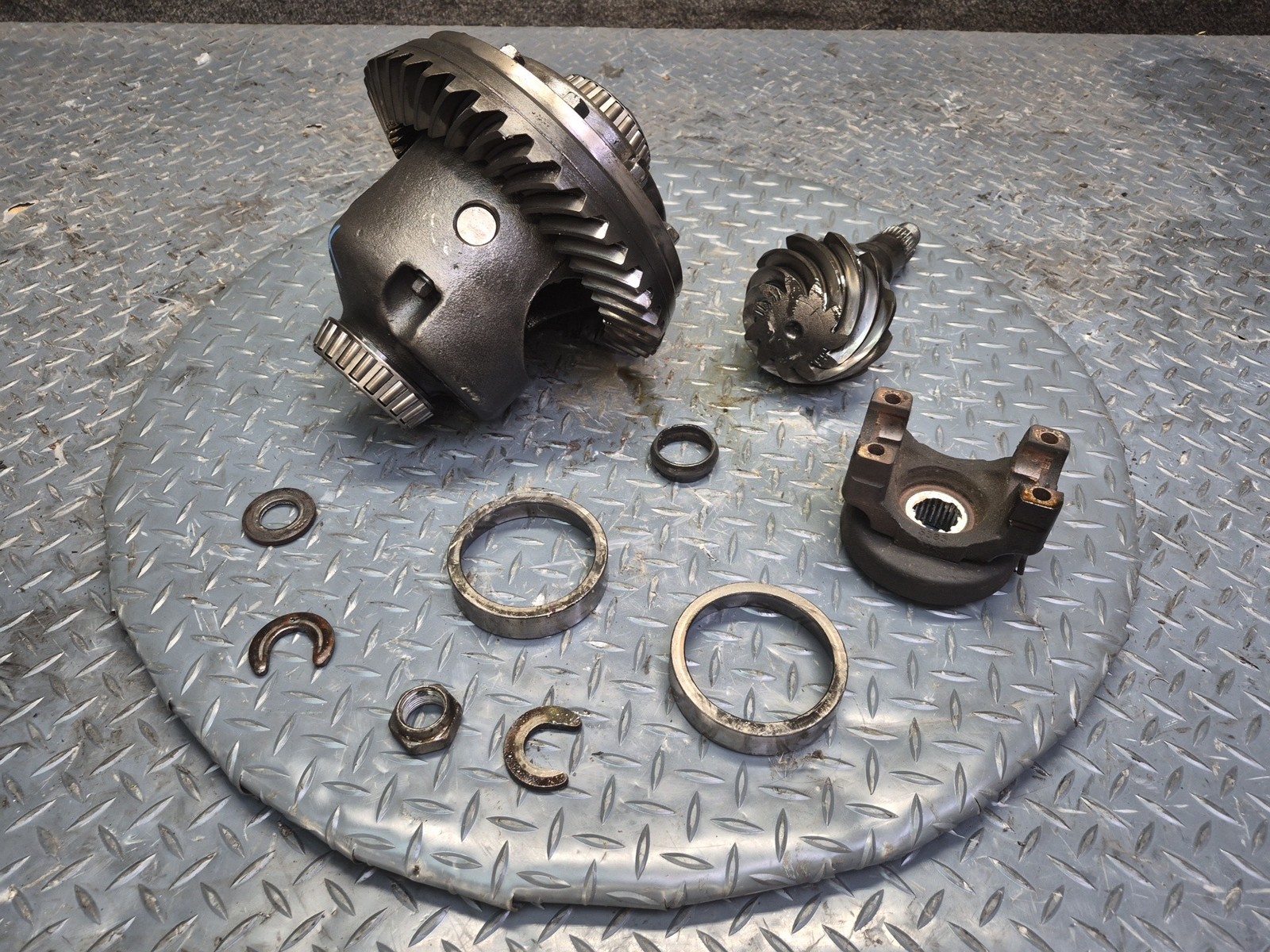 2008-2009 HUMMER H2 REAR DIFFERENTIAL 3.73 RATIO RING & PINION GEAR SET