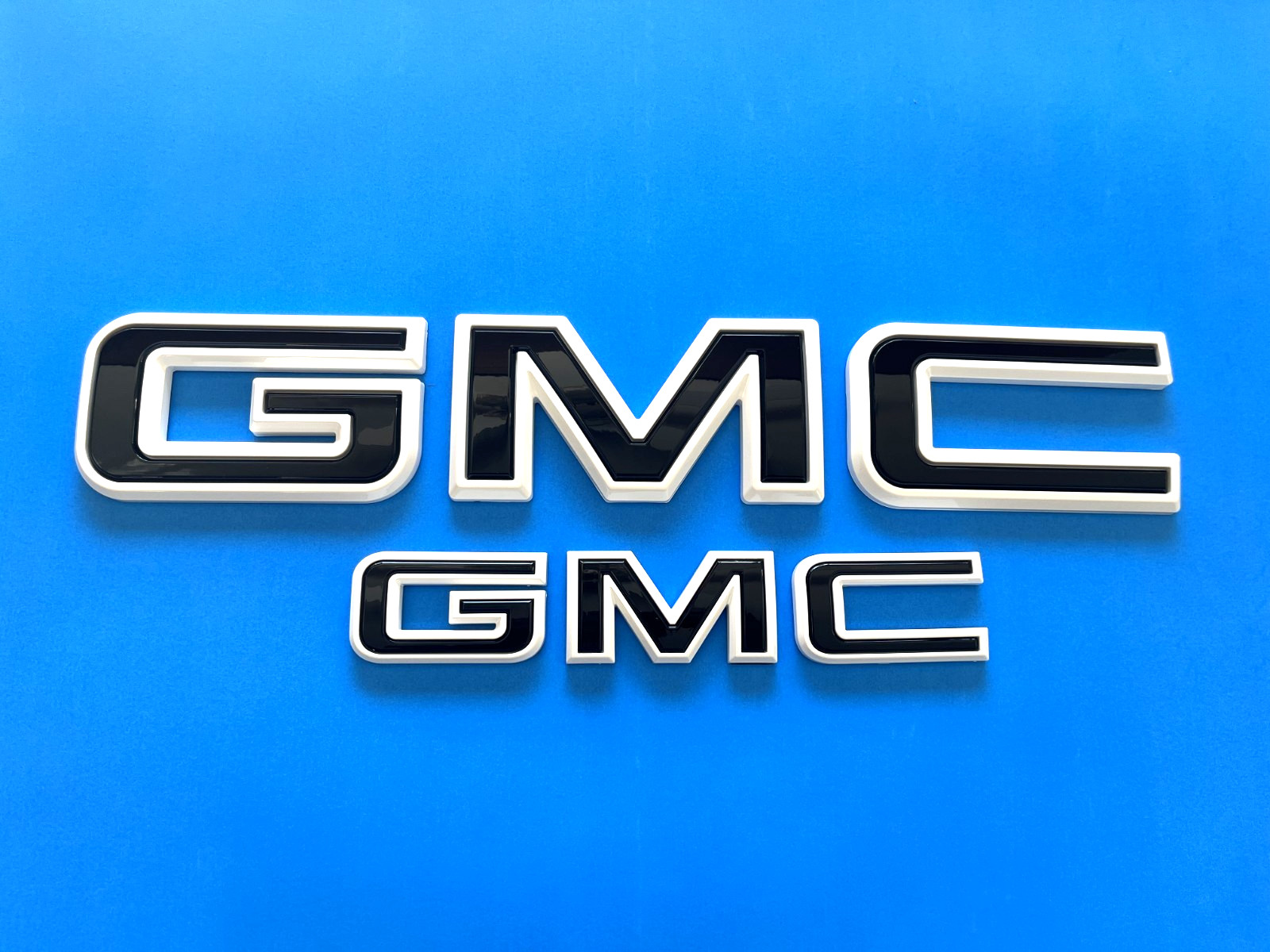 2021-2024 Only  GMC Yukon Yukon XL Front & Rear Flat White Gloss Black Emblems