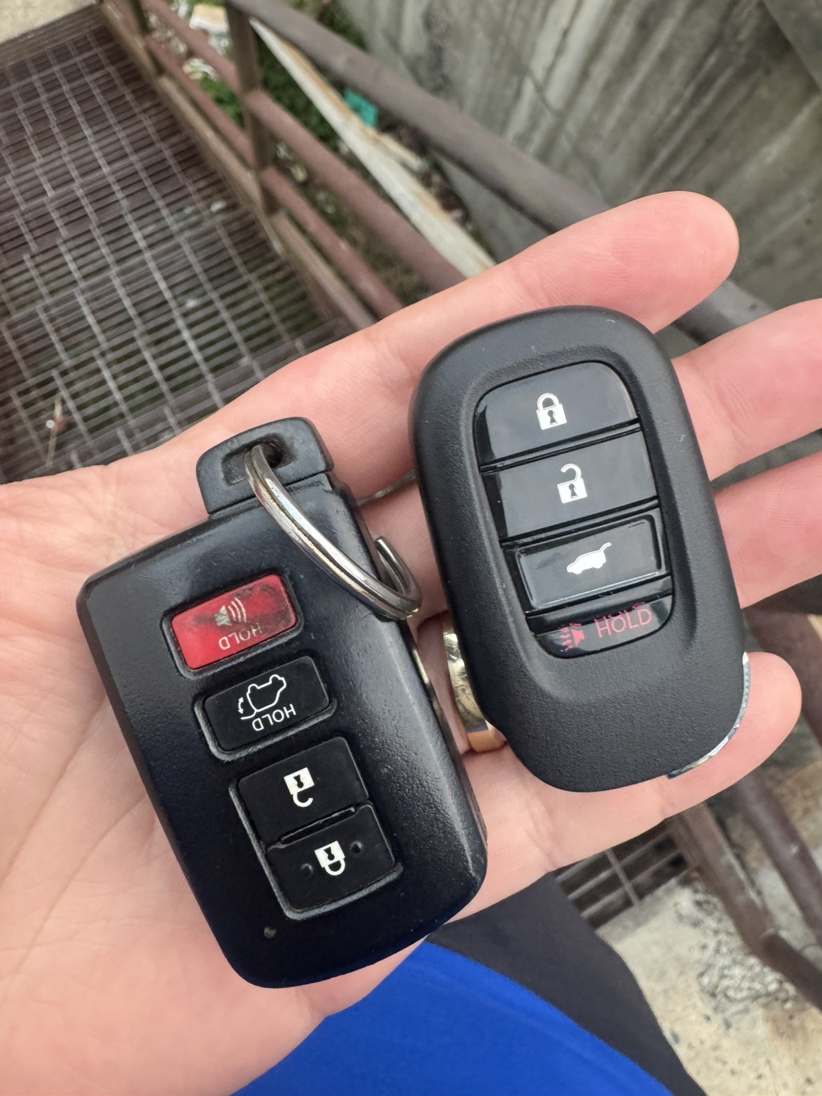 LOT OF 2 OEM HONDA SMART KEY FOB REMOTES CWTWB1G0090 5 BUTTONS LOT OF 2 OEM HONDA SMART KEY FOB REMOTES CWTWB1G0090 5 BUTTONS