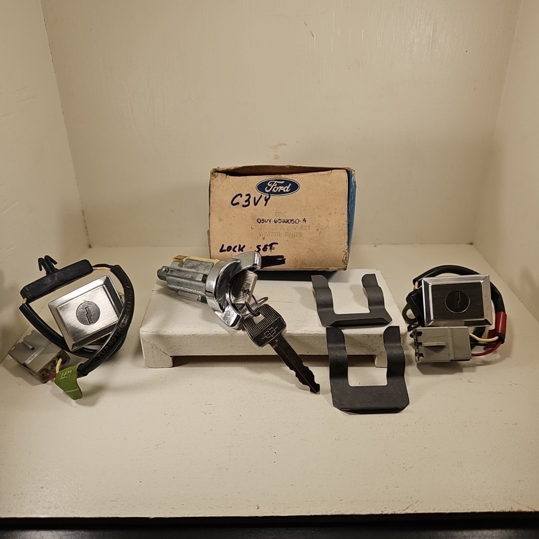 New OEM NOS 1973 Lincoln Ignition & Door Lock Cylinder w/ Key Kit D3VY-6522050-A New OEM NOS 1973 Lincoln Ignition & Door Lock Cylinder w/ Key Kit D3VY-6522050-A