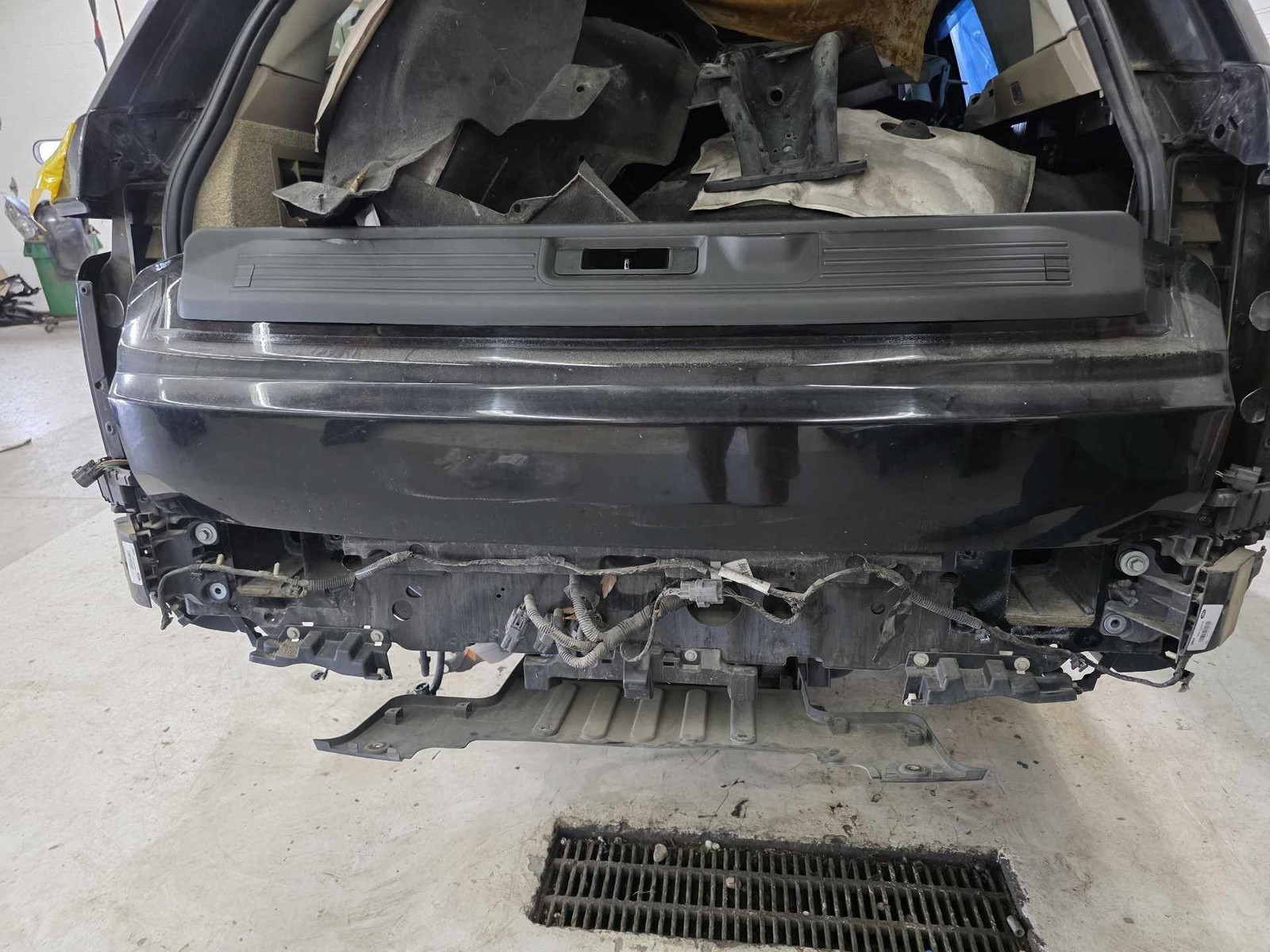 13-22 Land Rover RANGE ROVER L405 Lower Tailgate Santorini Black
