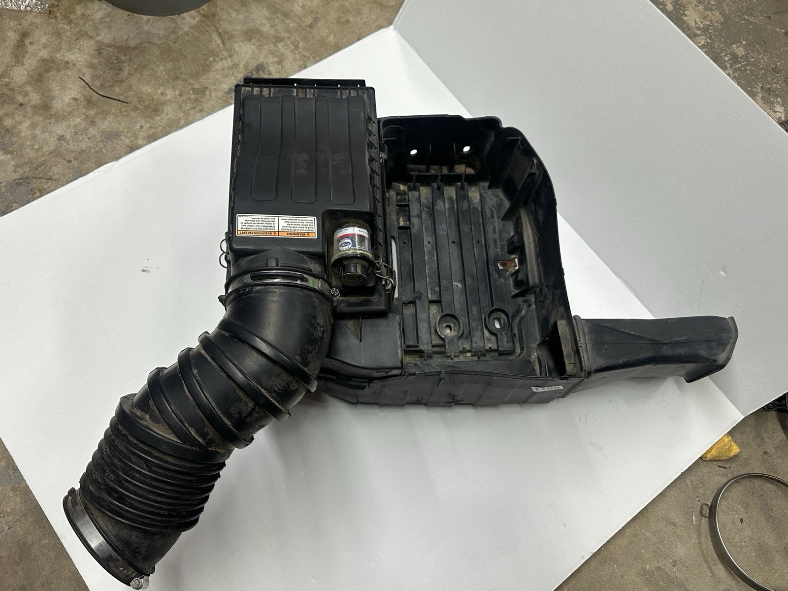 99-03 Ford F250 Diesel Air Intake Cleaner Filter Box Battery Tray F350 OEM 99-03 Ford F250 Diesel Air Intake Cleaner Filter Box Battery Tray F350 OEM