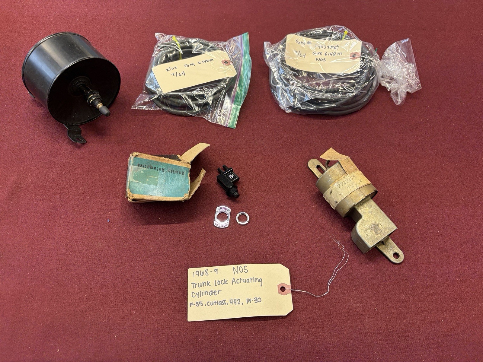 1968-69 NOS GM Oldsmobile Power Trunk Lock Set Up 1968-69 NOS GM Oldsmobile Power Trunk Lock Set Up