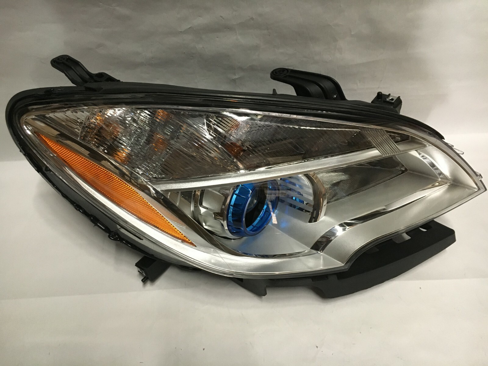 Headlamp Assembly RH Pasger Side Fit 2013-2016 Buick ENCORE 95146963 GM2503379