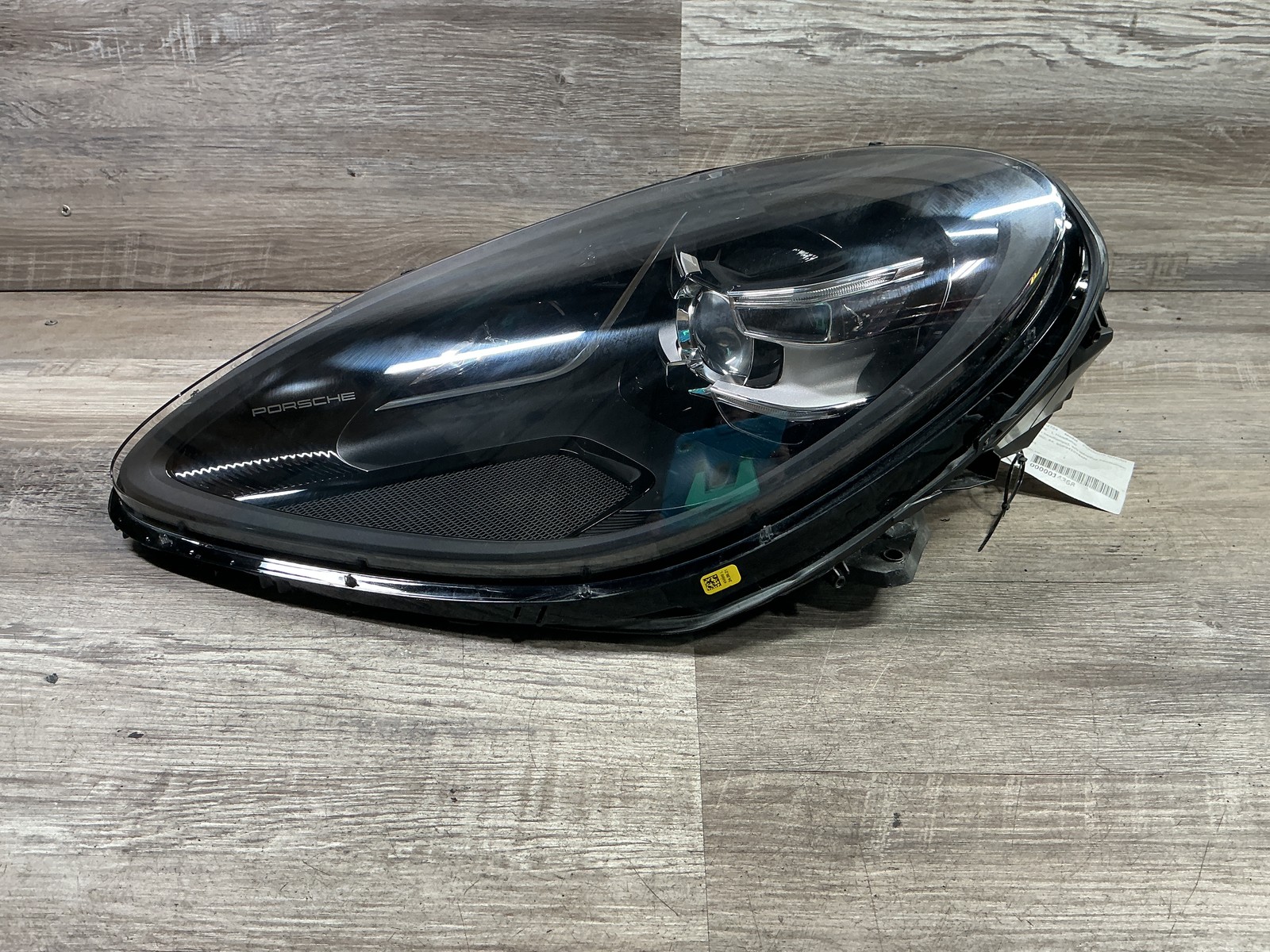USED - 2019-2021 Porsche Macan L Headlamp LED - OEM USED - 2019-2021 Porsche Macan L Headlamp LED - OEM