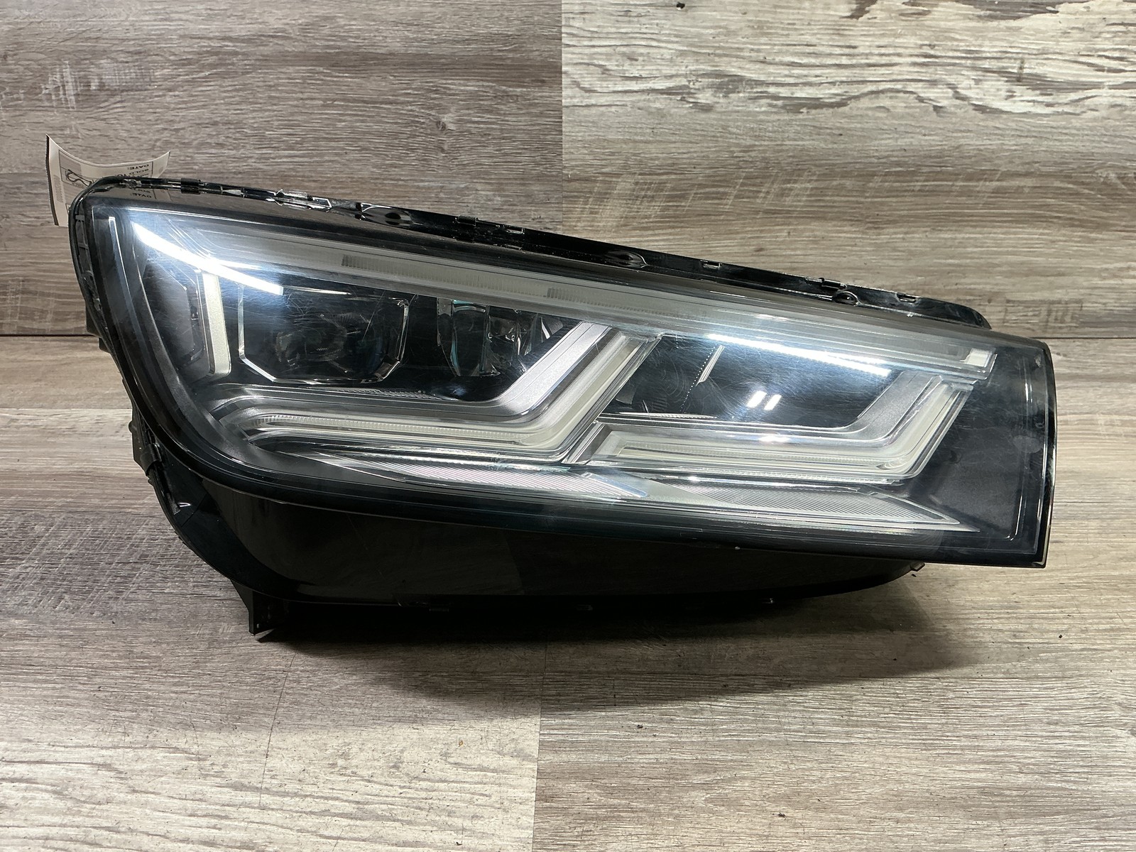USED - 2018-2020 Audi Q5 R Headlamp LED - OEM USED - 2018-2020 Audi Q5 R Headlamp LED - OEM