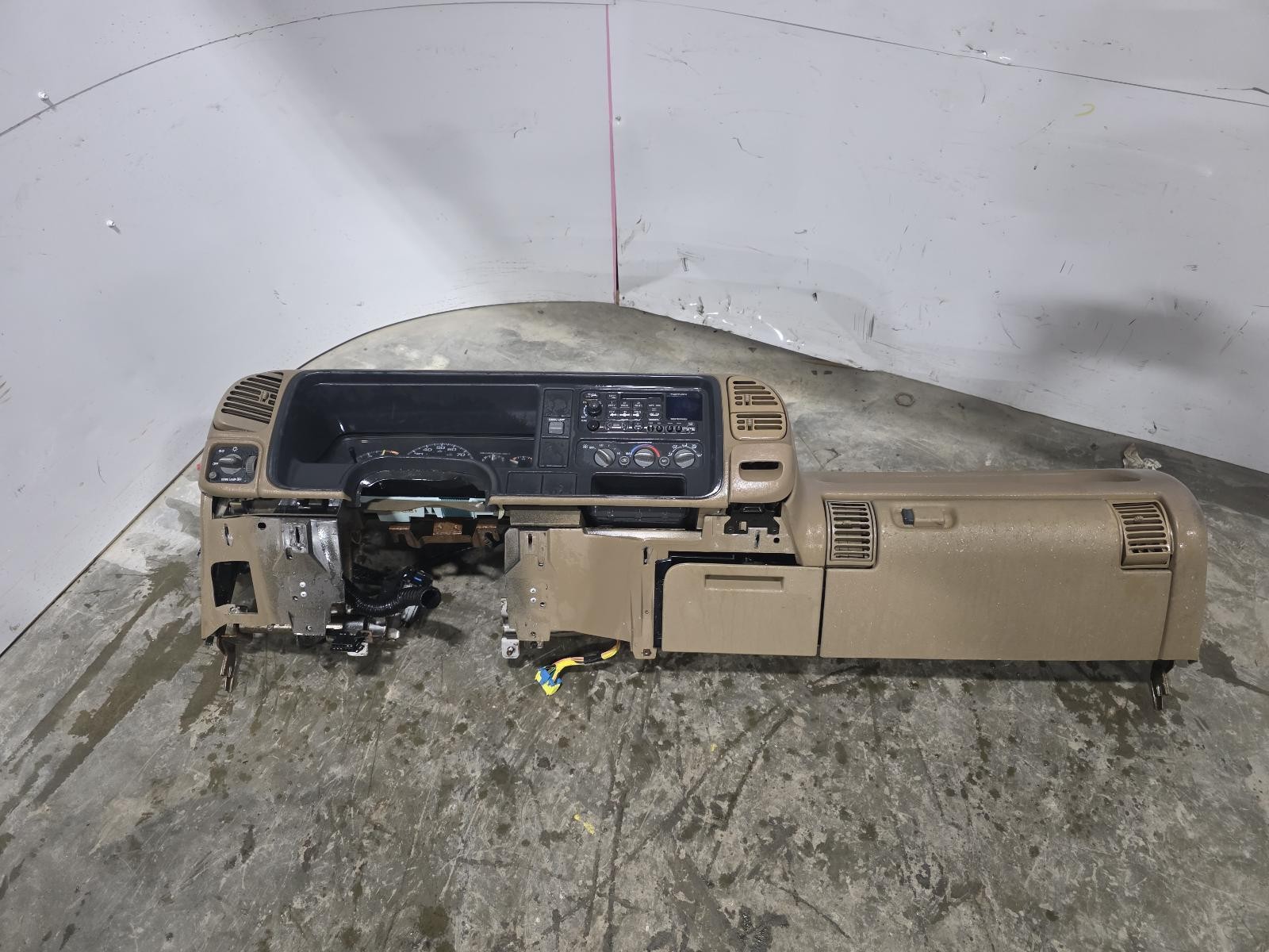 1995-1996 GM C/K 1500 Fully Loaded Front Dash Panel Assembly Complete