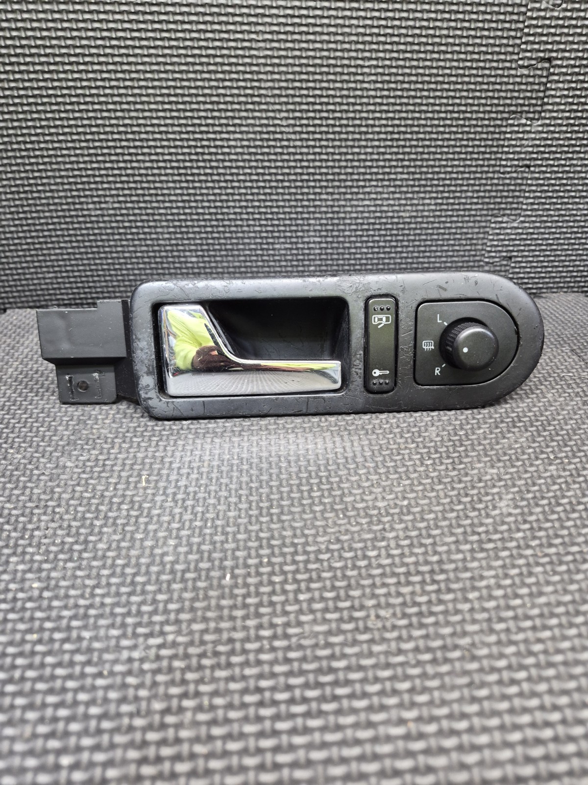 1998 - 2010 Volkswagen New Beetle Driver Side Interior Door Hande Mirror Switch