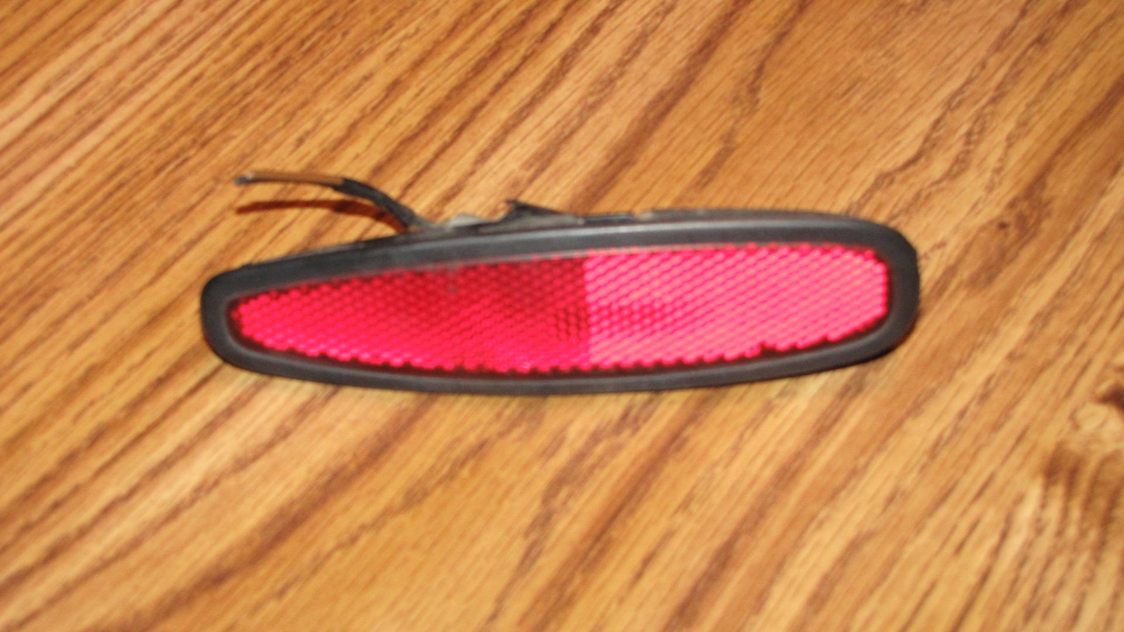 05-08 CHEVROLET AVEO5 AVEO HATCHBACK REAR SIDE MARKER LIGHT RH OEM PASSENGER 05-08 CHEVROLET AVEO5 AVEO HATCHBACK REAR SIDE MARKER LIGHT RH OEM PASSENGER