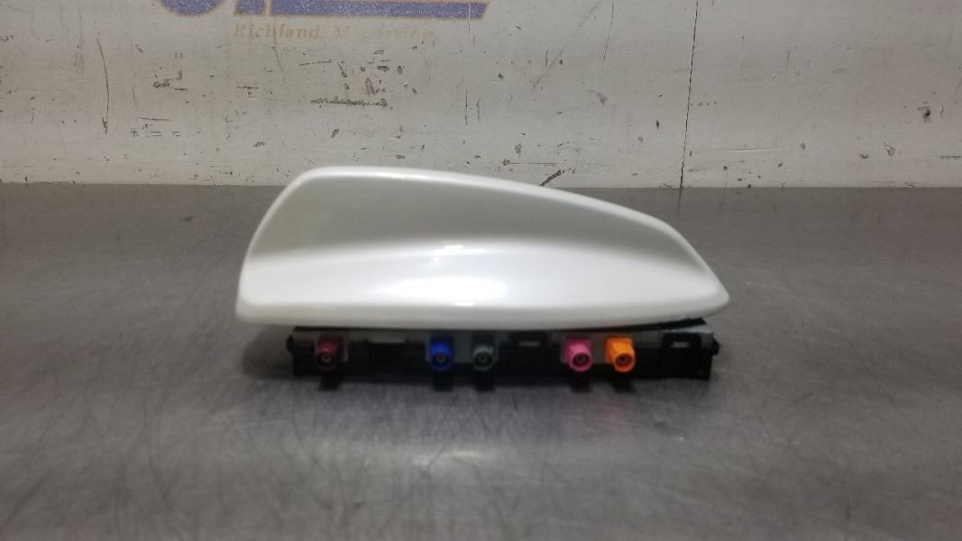 21 2021 VOLVO S60 OEM ROOF MOUNTED SHARK FIN ANTENNA WHITE 31438105